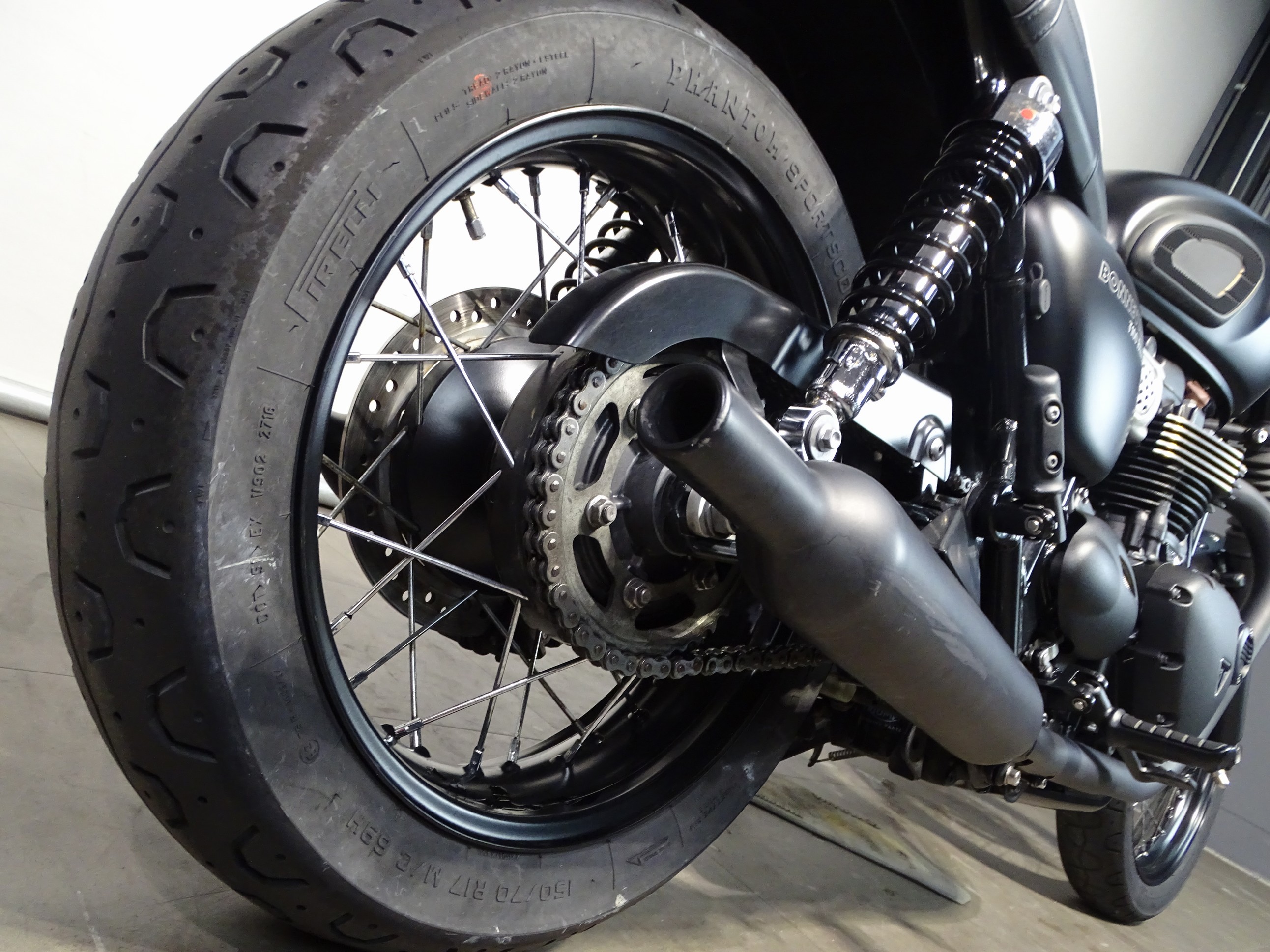 TRIUMPH BONNEVILLE T100 BLACK