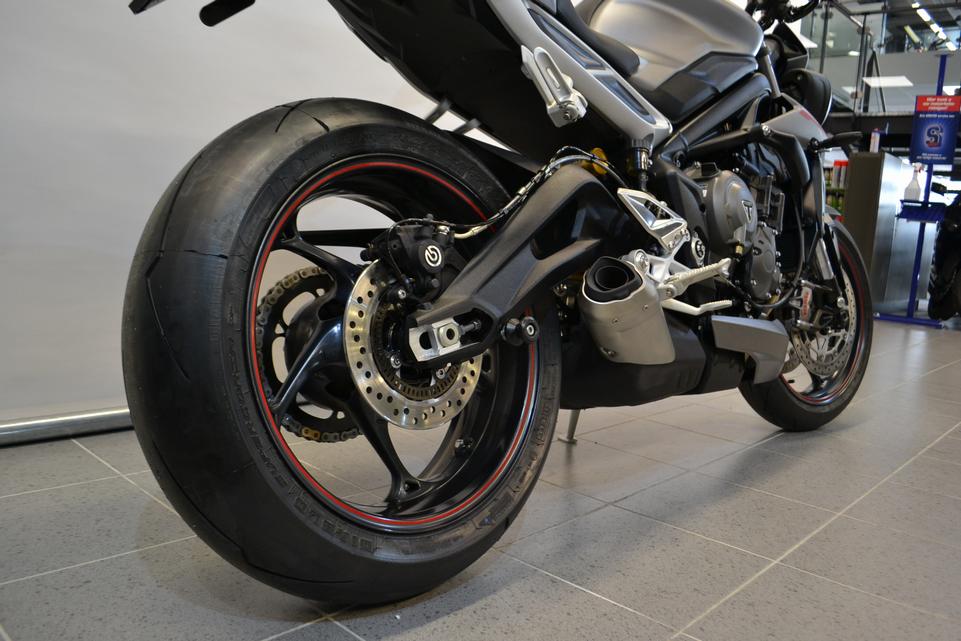 TRIUMPH STREET TRIPLE RS