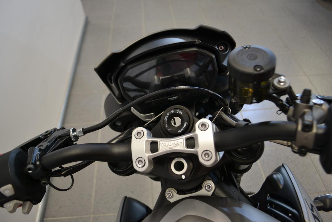 TRIUMPH STREET TRIPLE RS
