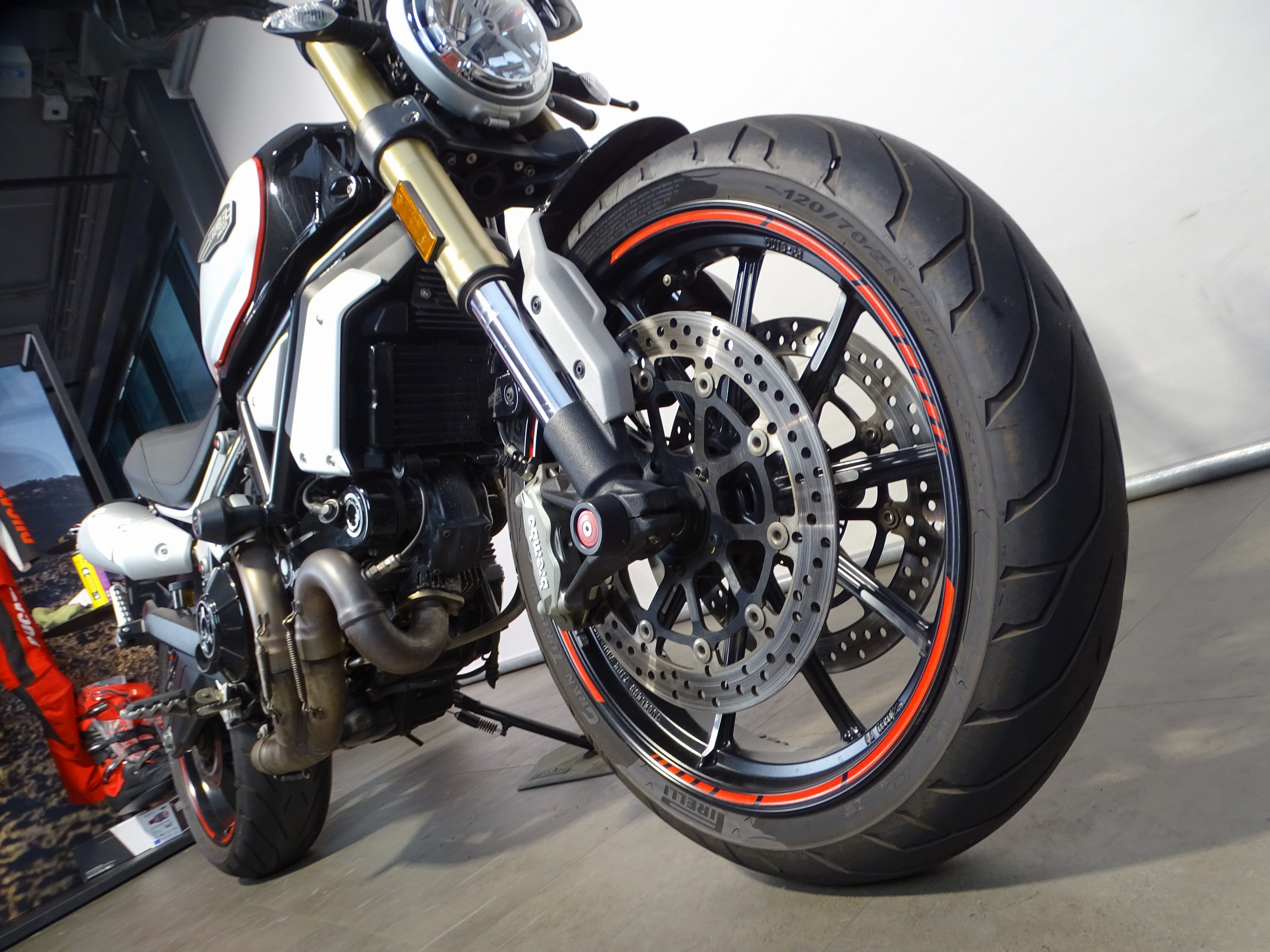 DUCATI SCRAMBLER 1100