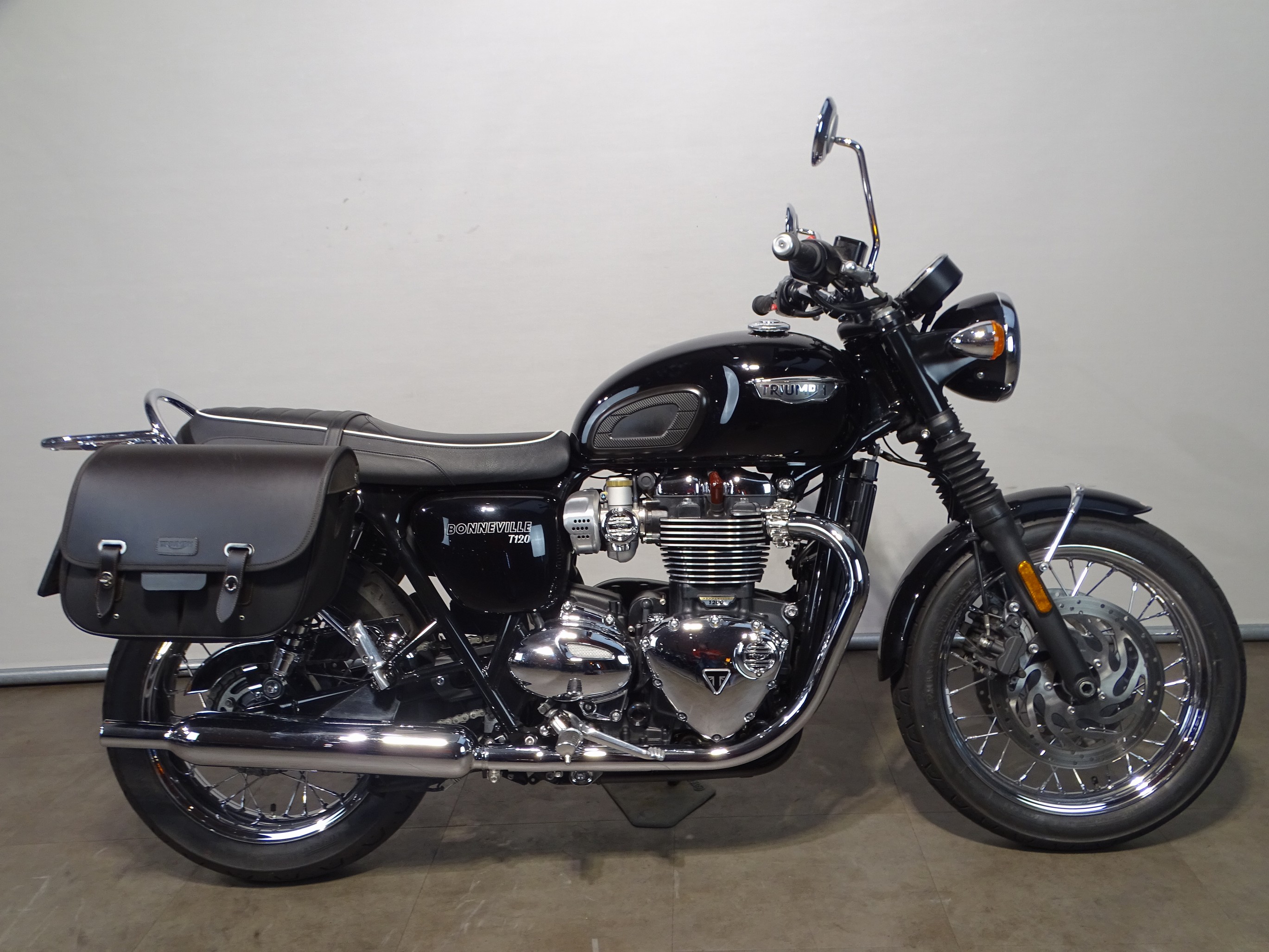 TRIUMPH BONNEVILLE T 120