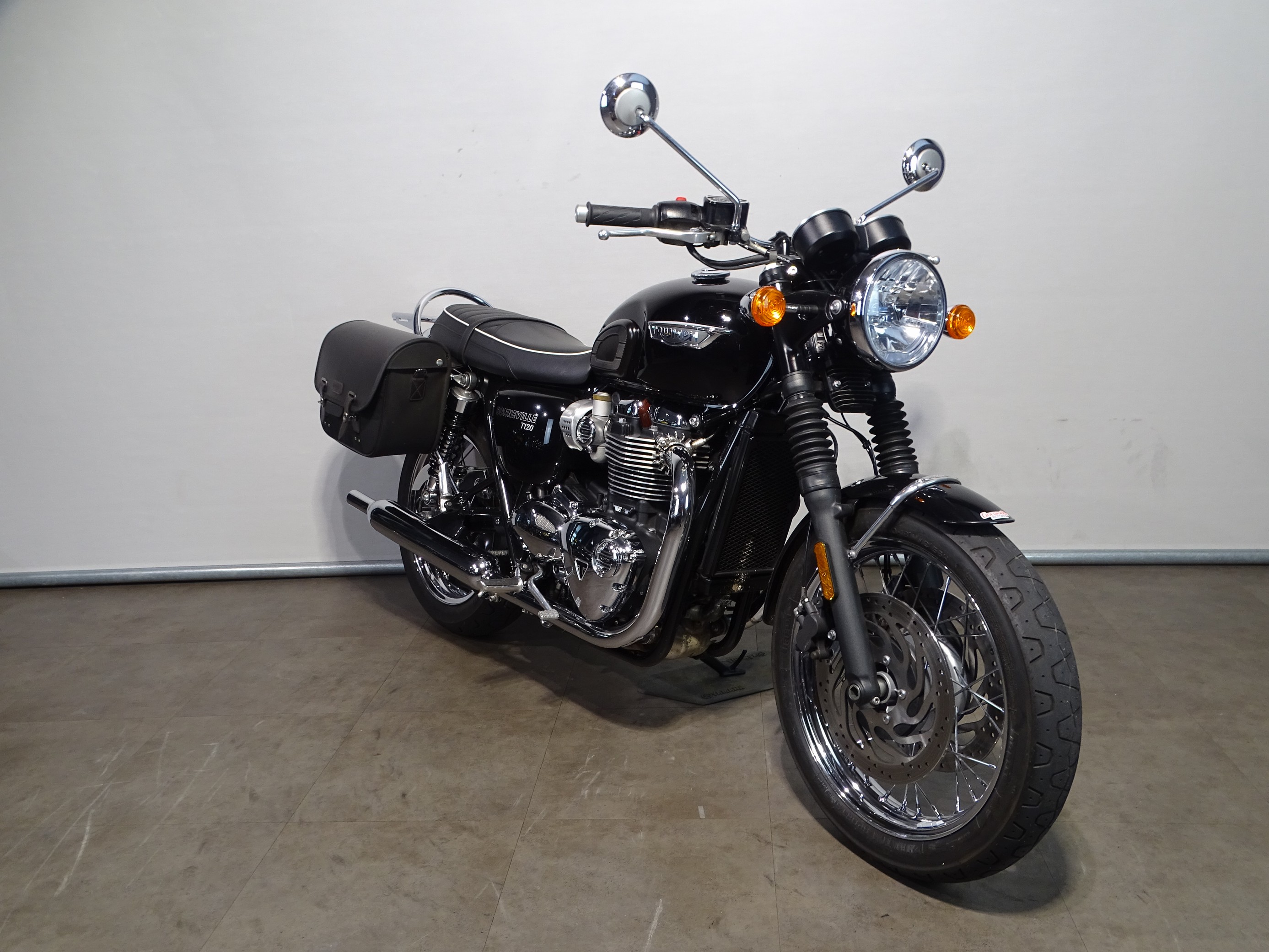 TRIUMPH BONNEVILLE T 120