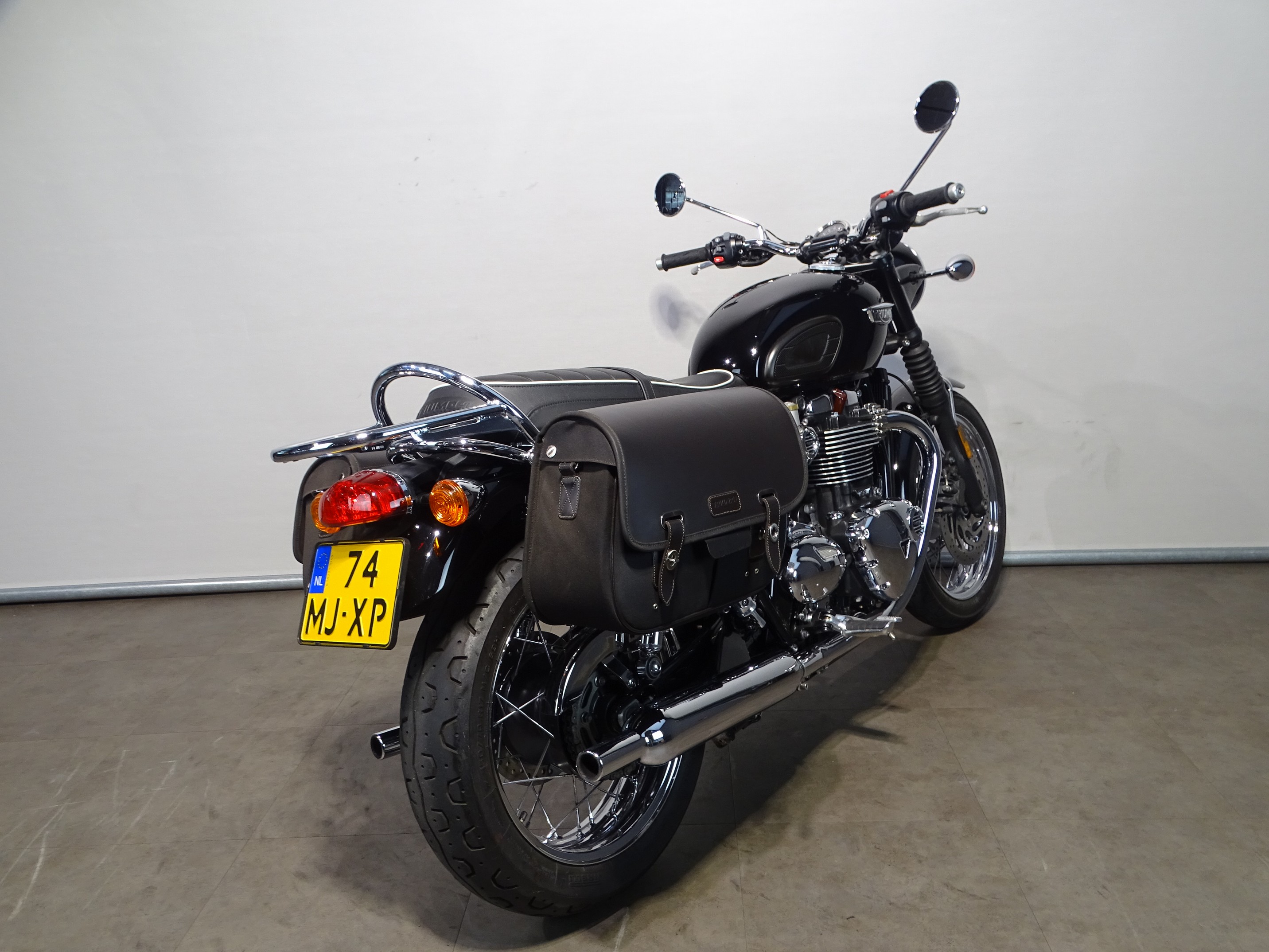 TRIUMPH BONNEVILLE T 120