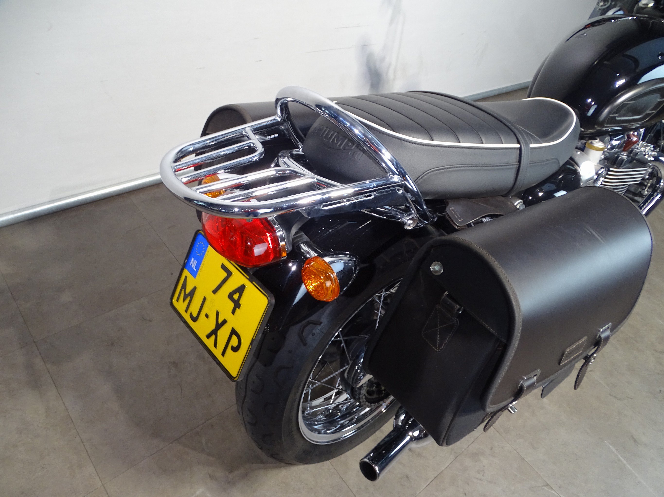 TRIUMPH BONNEVILLE T 120