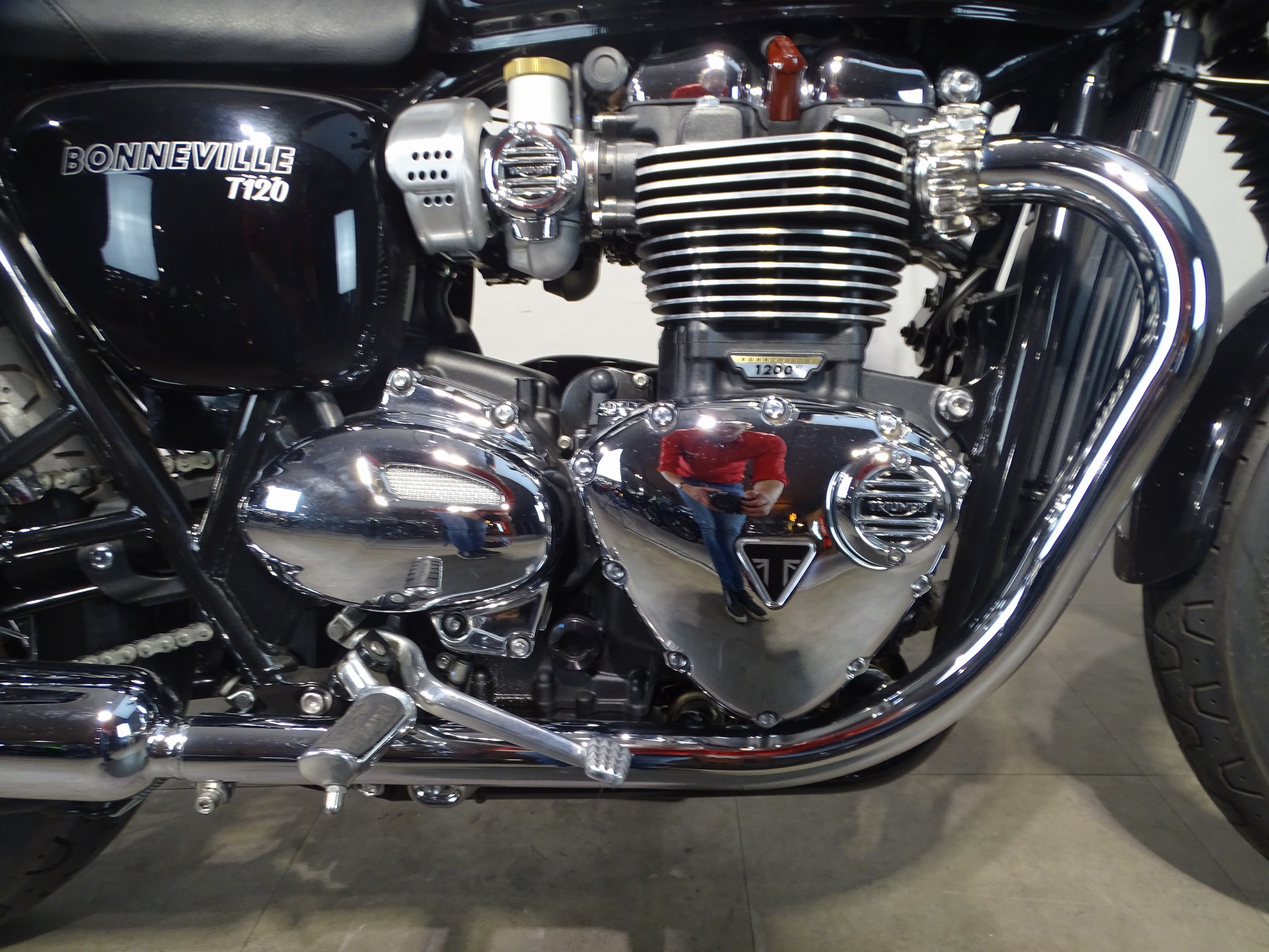 TRIUMPH BONNEVILLE T 120