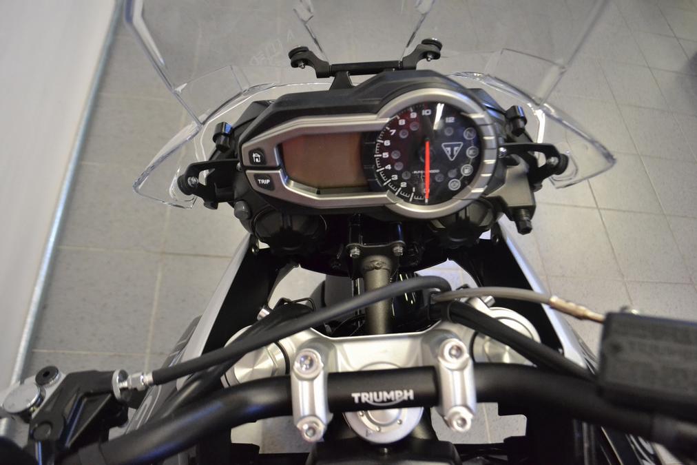 TRIUMPH TIGER 800 XR