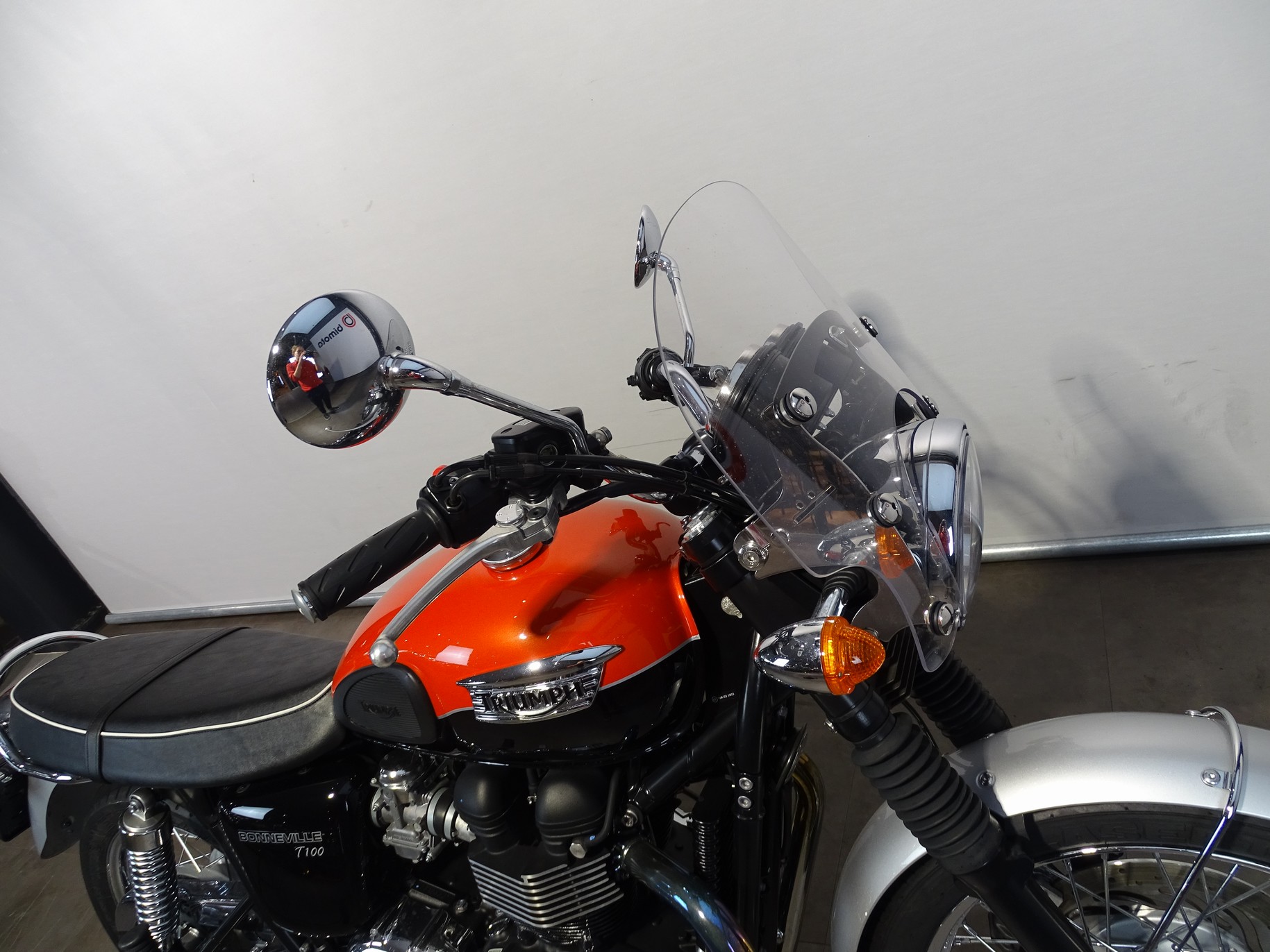 TRIUMPH BONNEVILLE T100