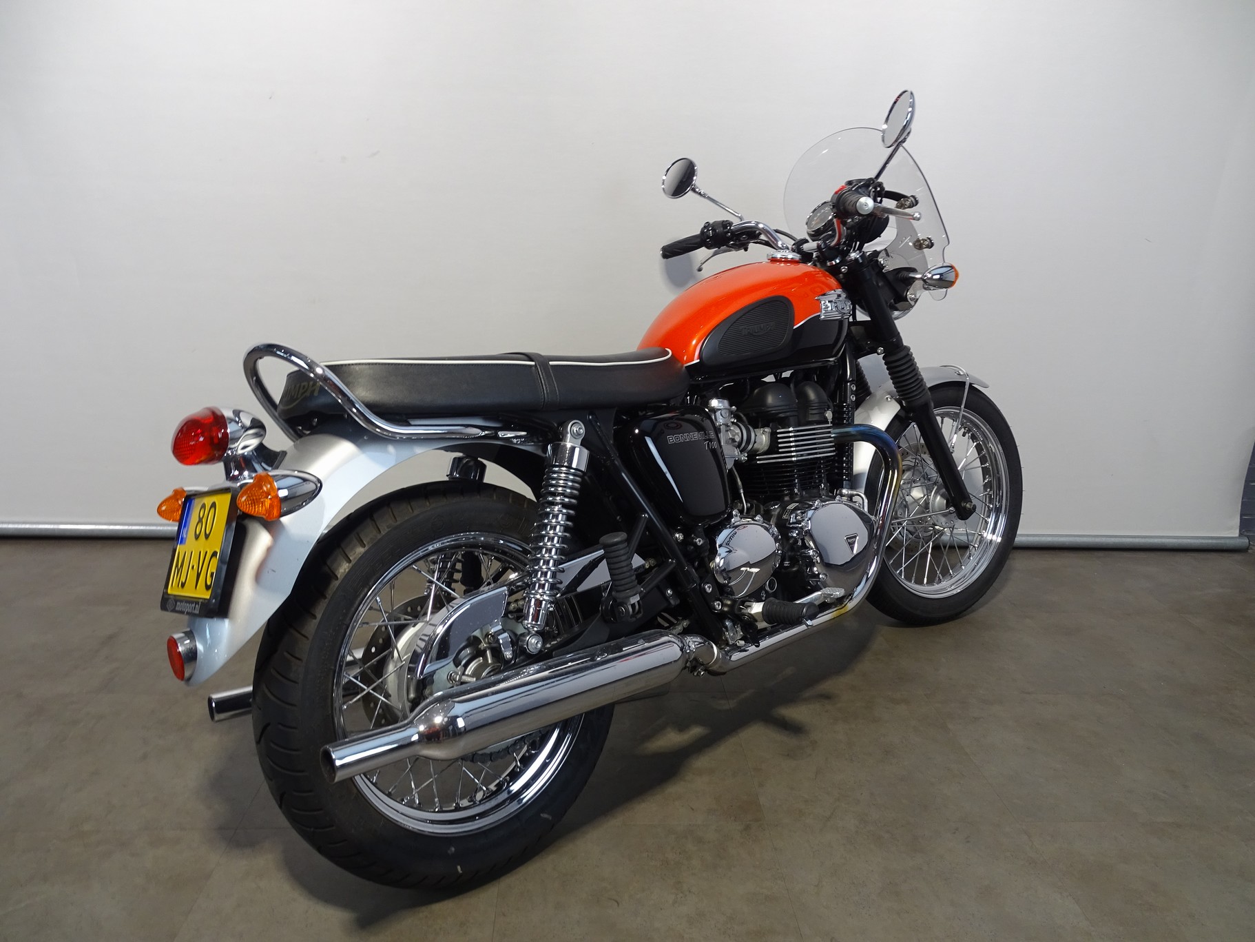 TRIUMPH BONNEVILLE T100