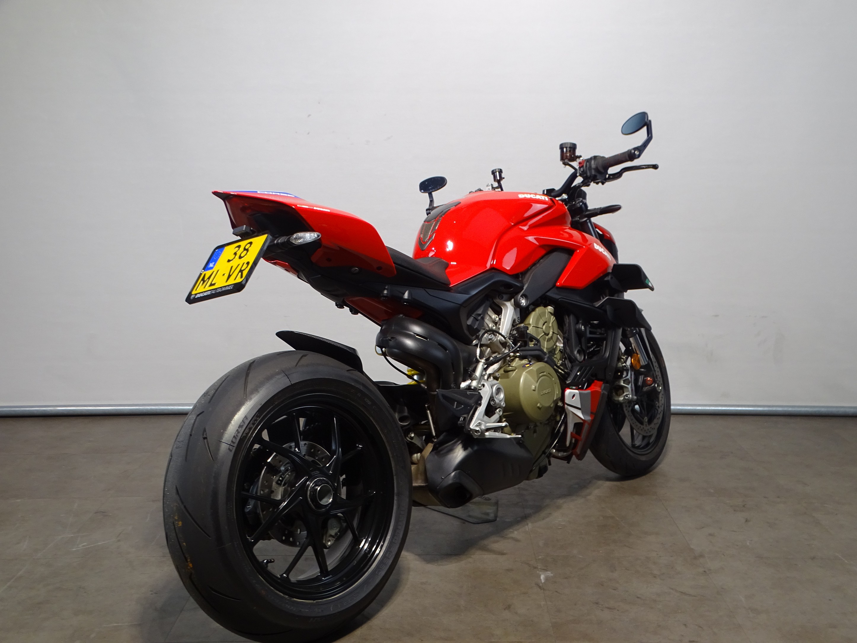 DUCATI STREETFIGHTER V4