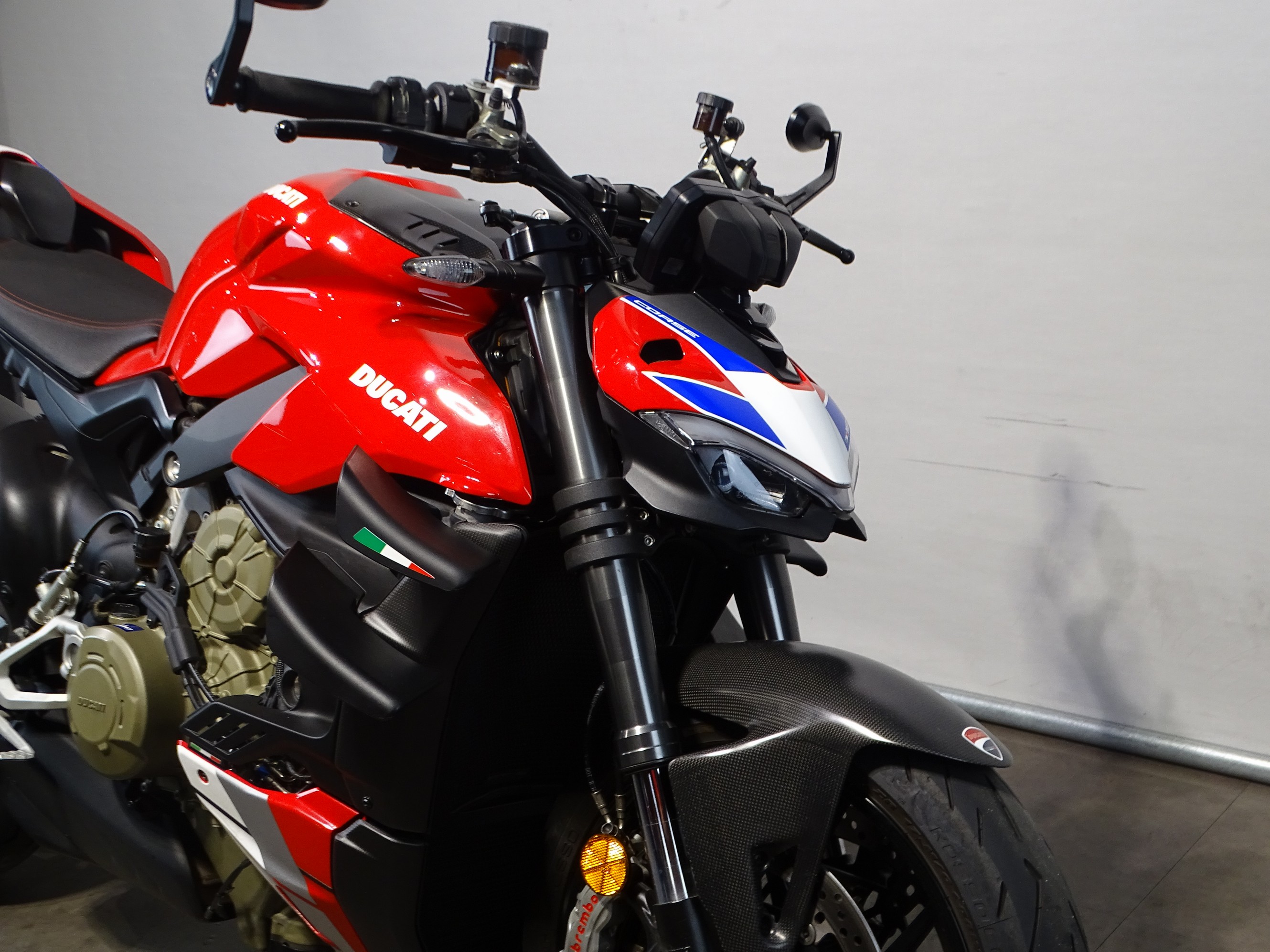 DUCATI STREETFIGHTER V4