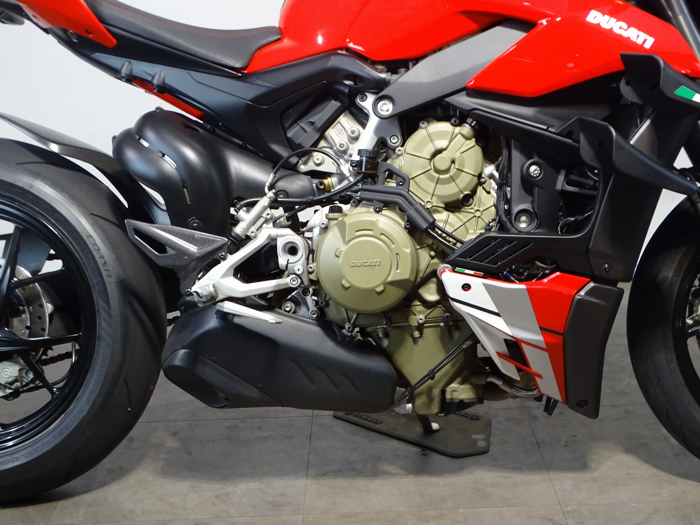 DUCATI STREETFIGHTER V4