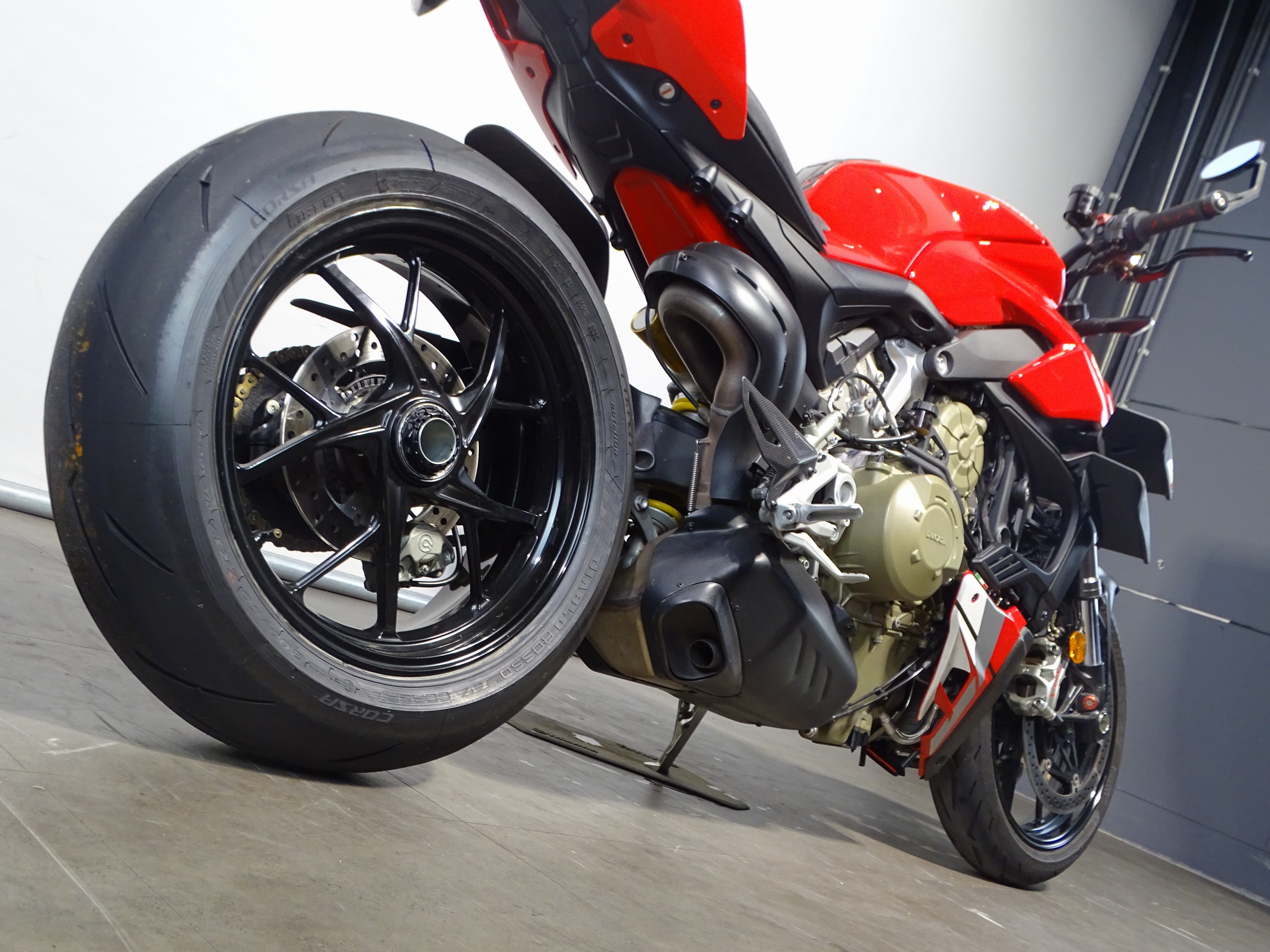DUCATI STREETFIGHTER V4