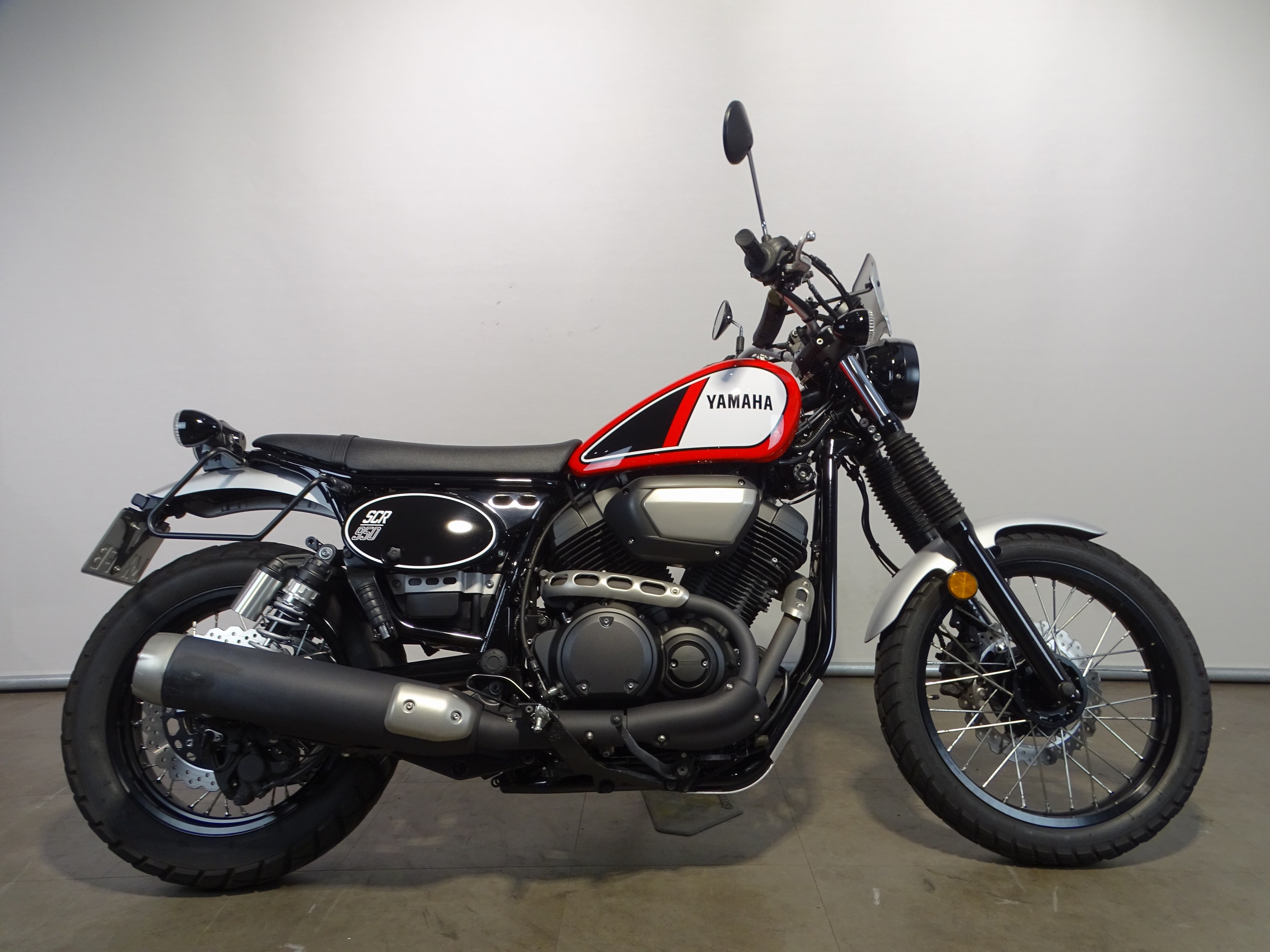 YAMAHA SCR 950