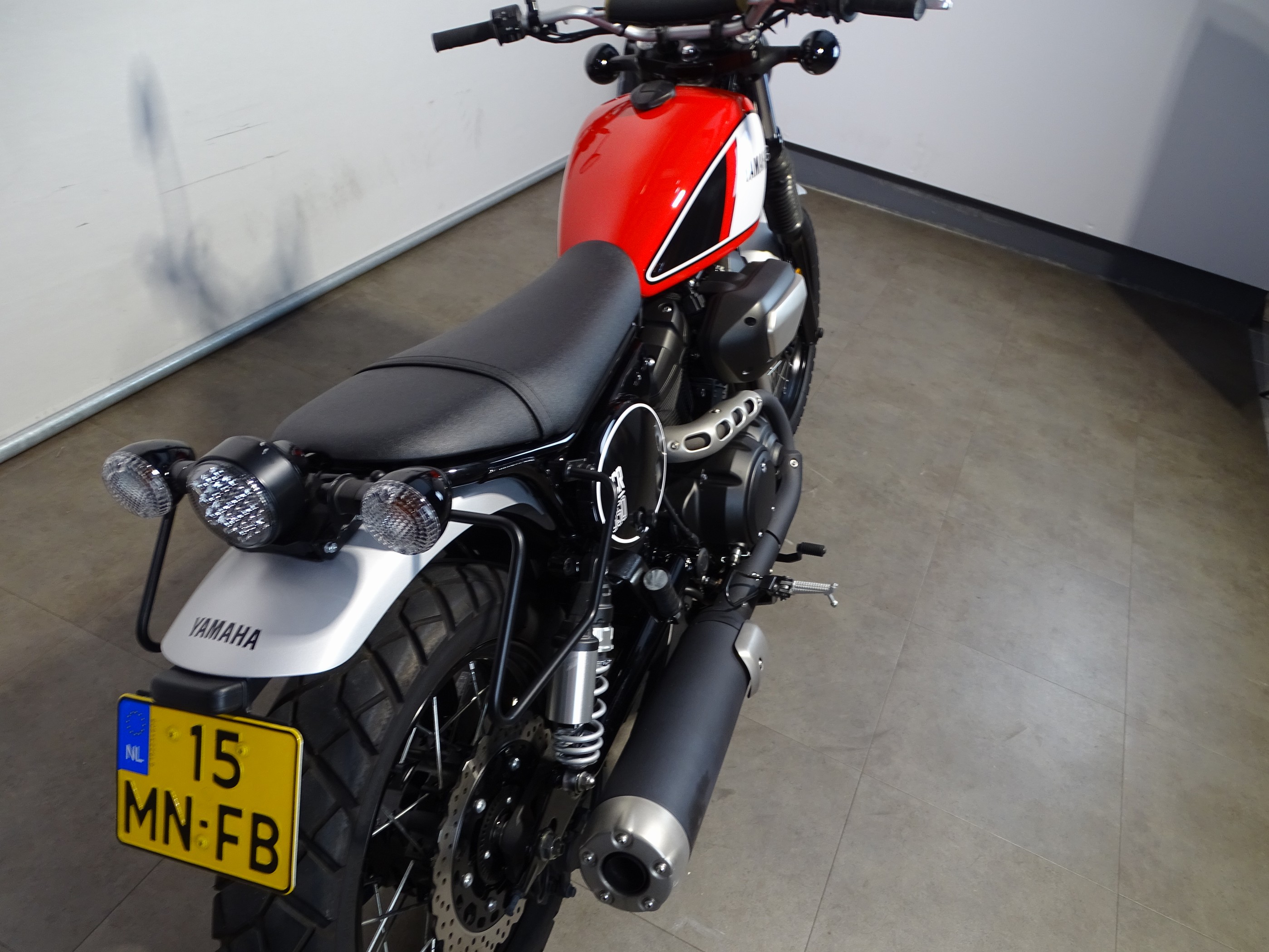 YAMAHA SCR 950