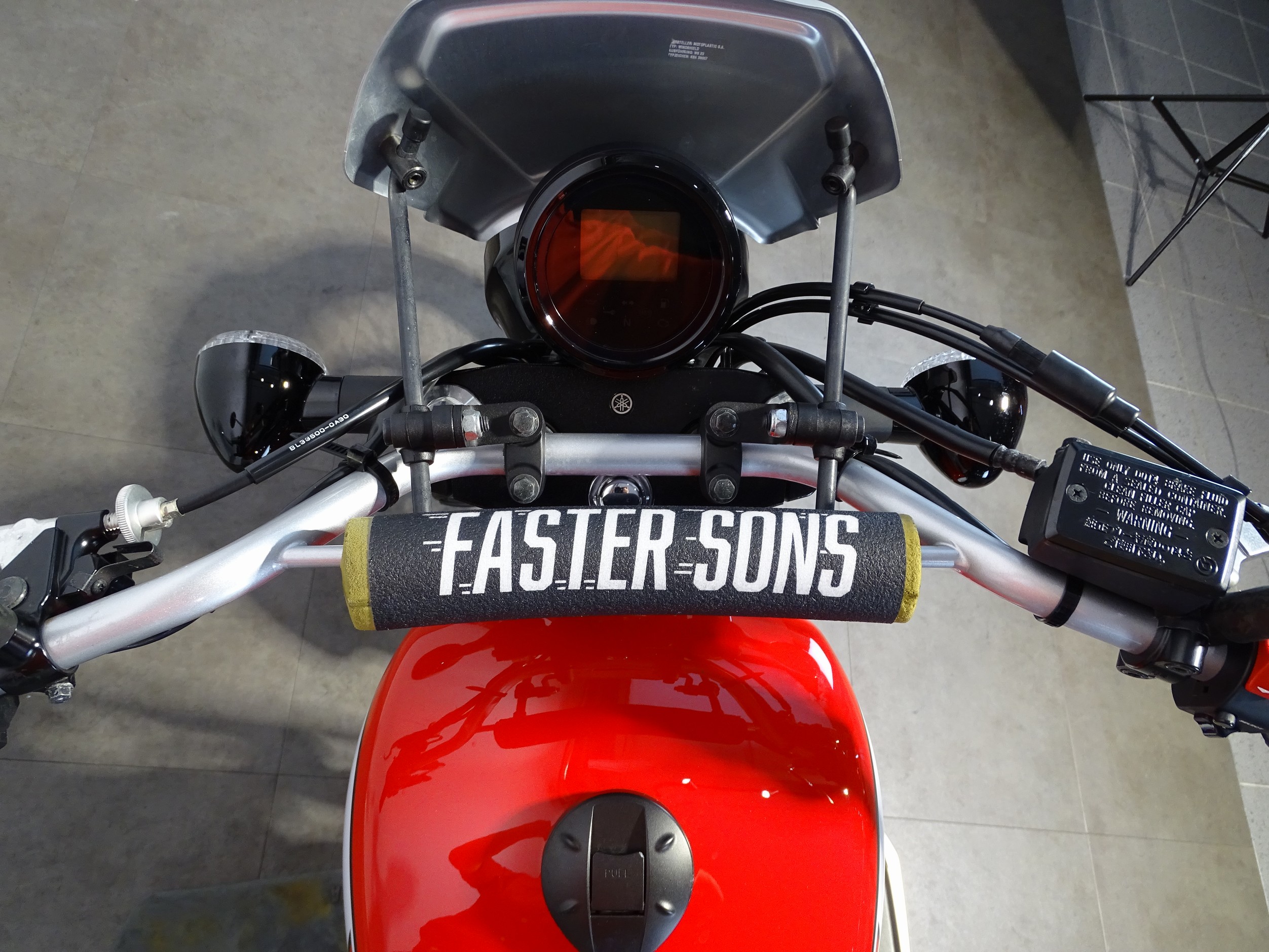 YAMAHA SCR 950