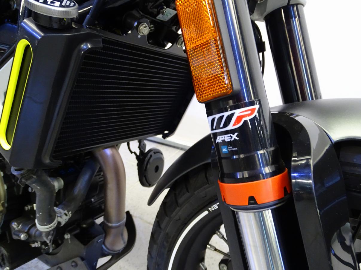 HUSQVARNA 401 SVARTPILEN