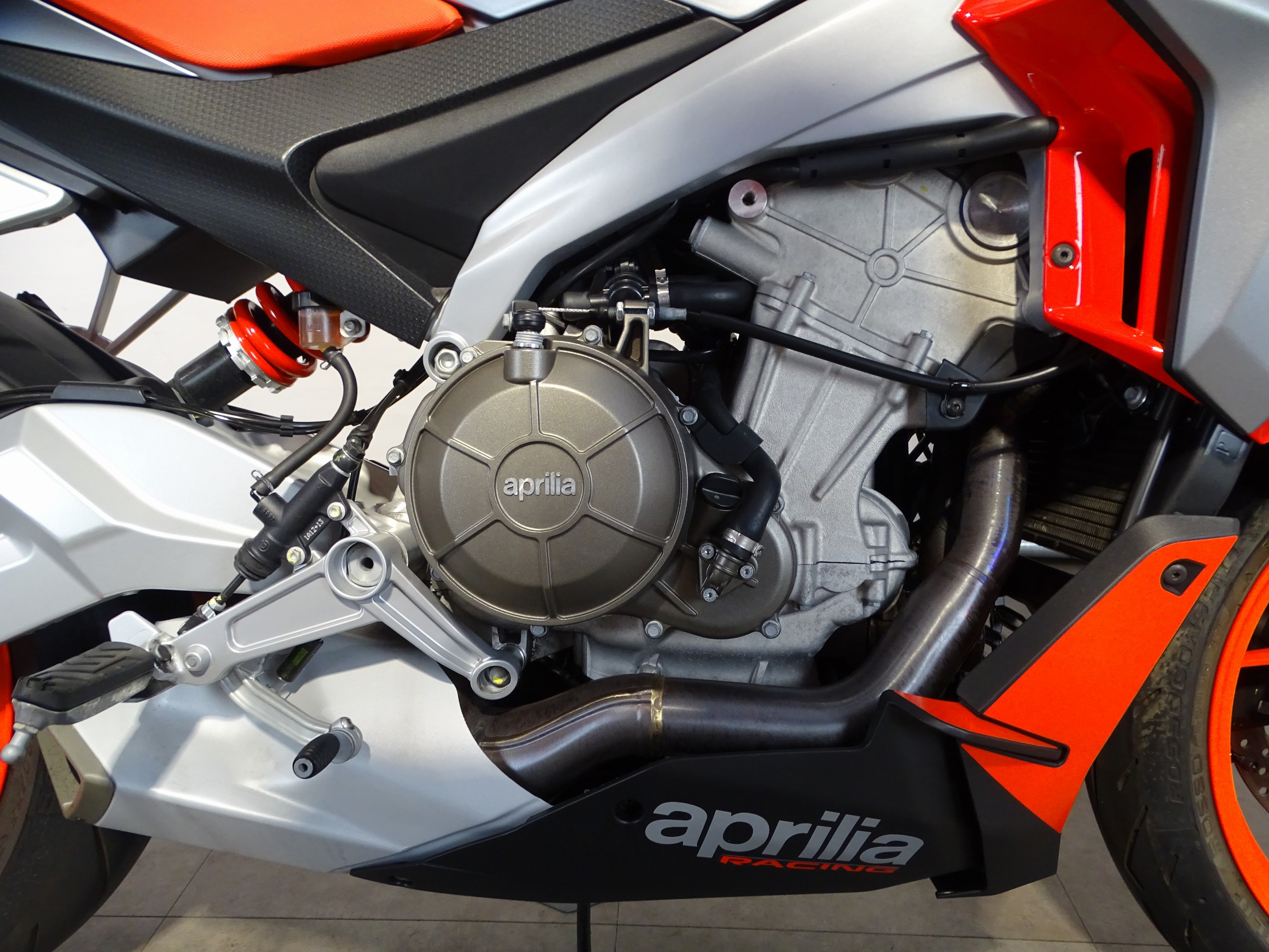 APRILIA TUONO 660