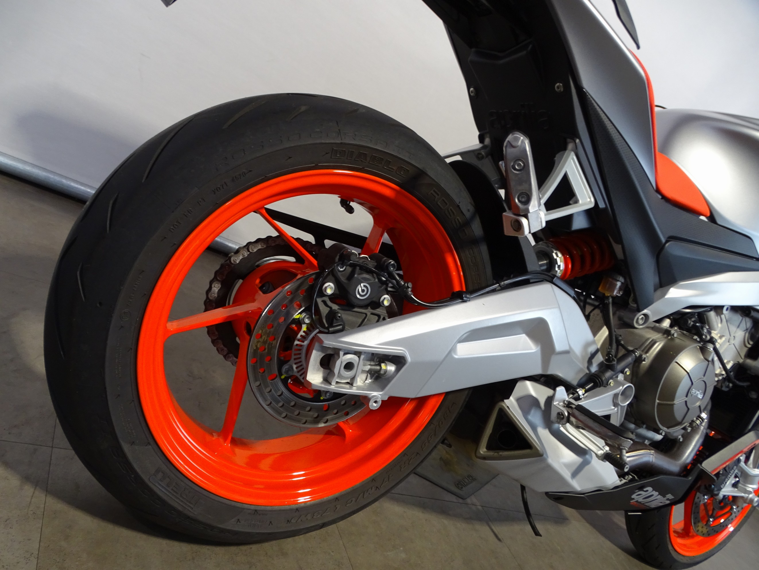APRILIA TUONO 660