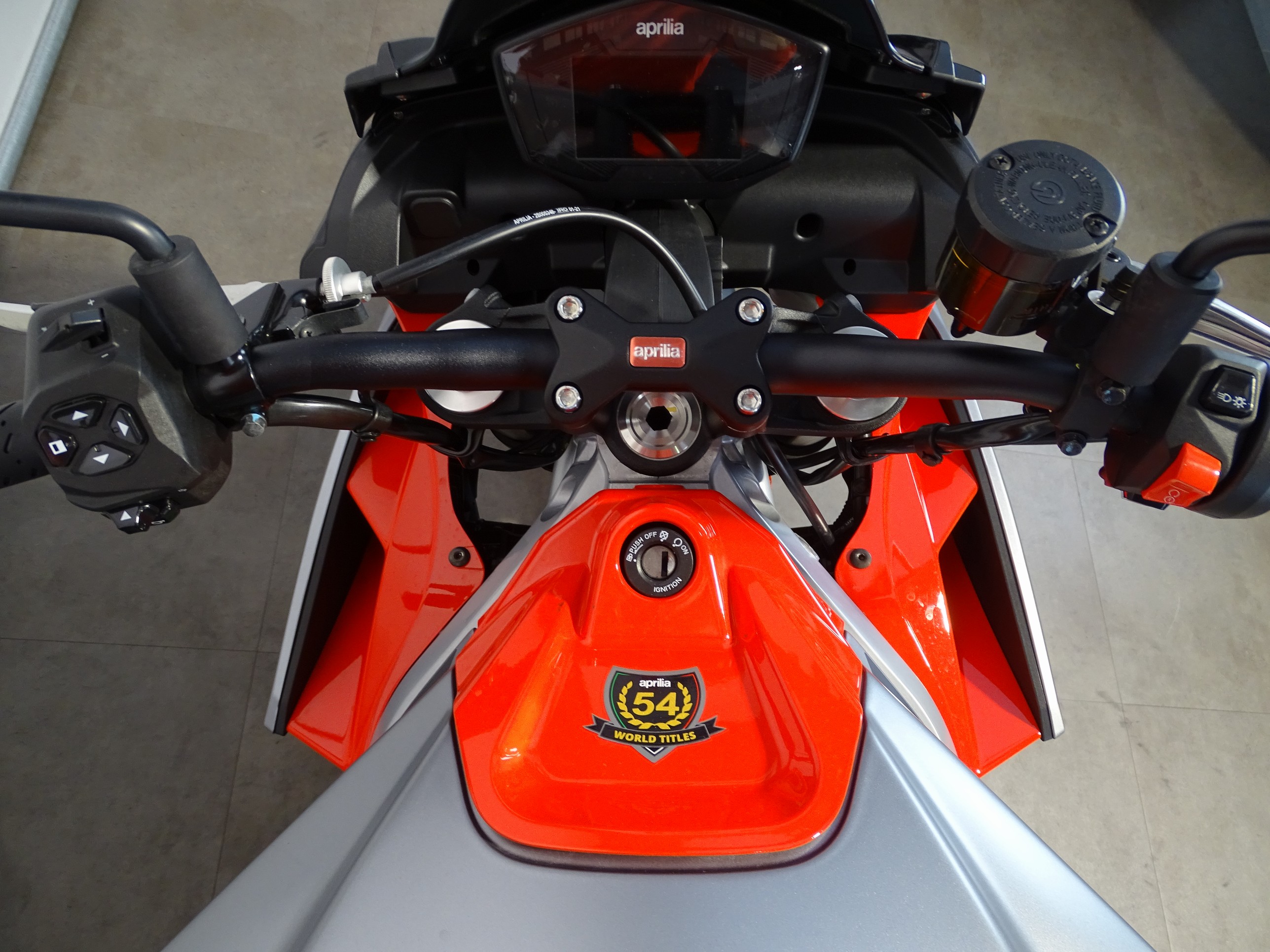 APRILIA TUONO 660