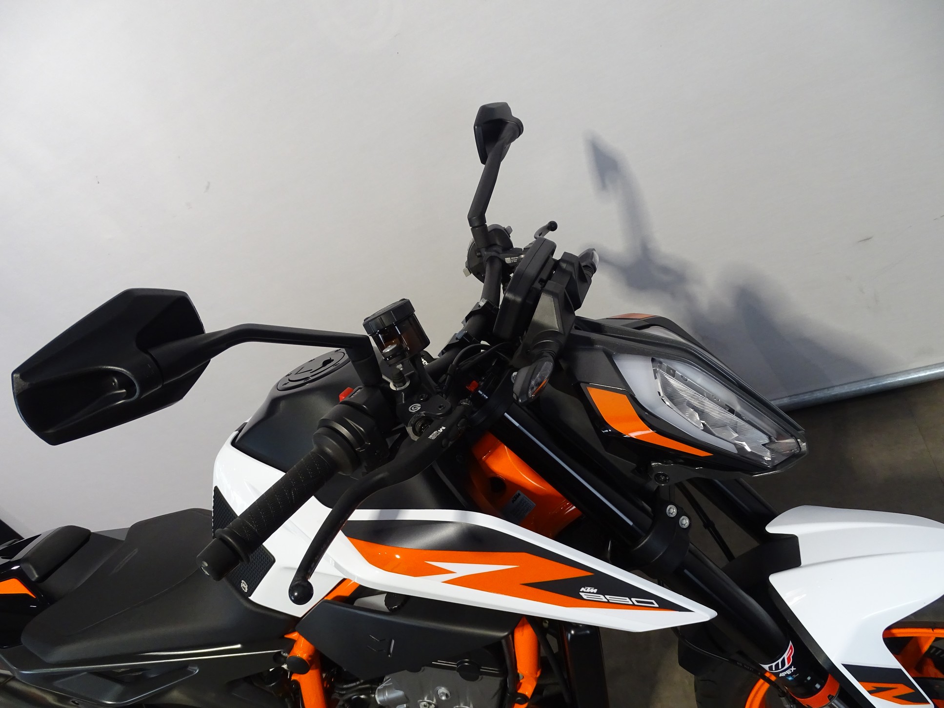 KTM 890 DUKE R