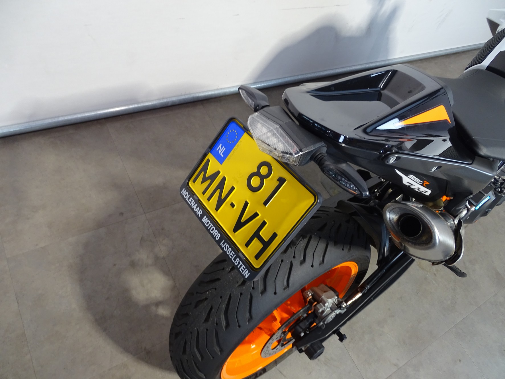 KTM 890 DUKE R