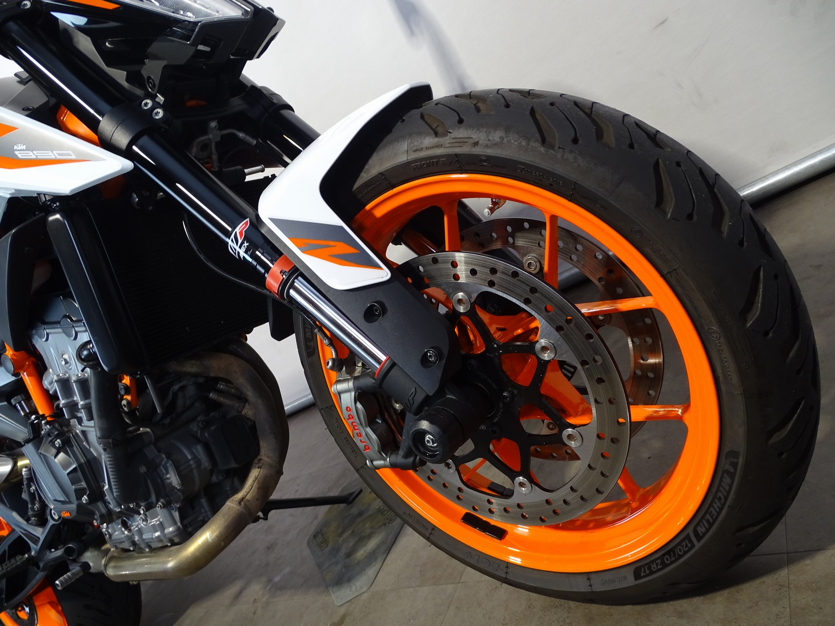 KTM 890 DUKE R