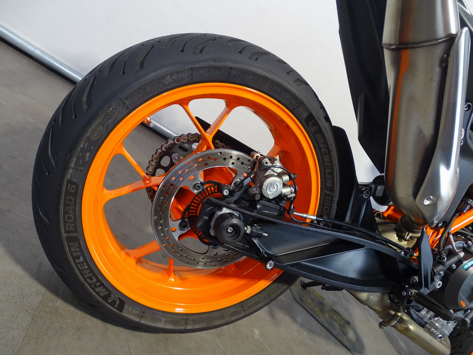 KTM 890 DUKE R