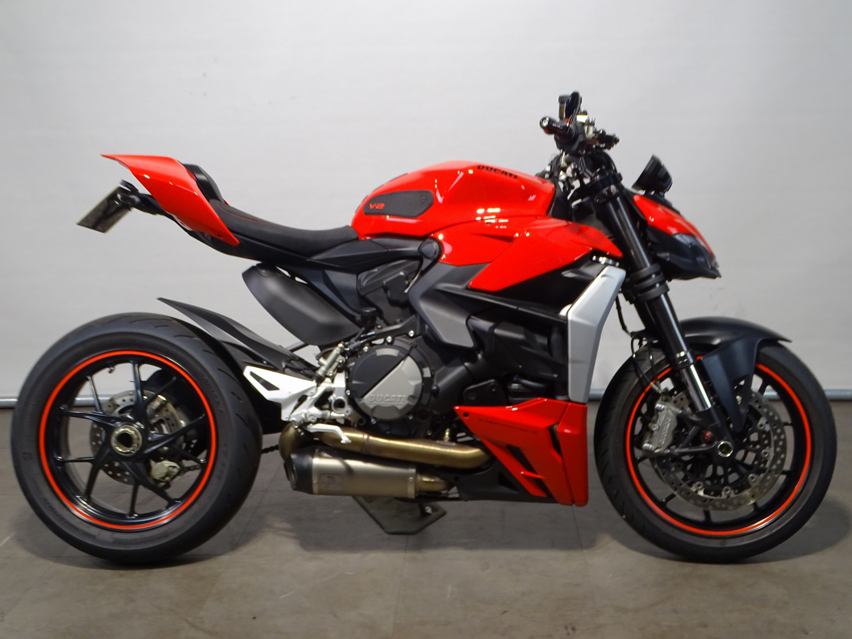 DUCATI STREETFIGHTER V2