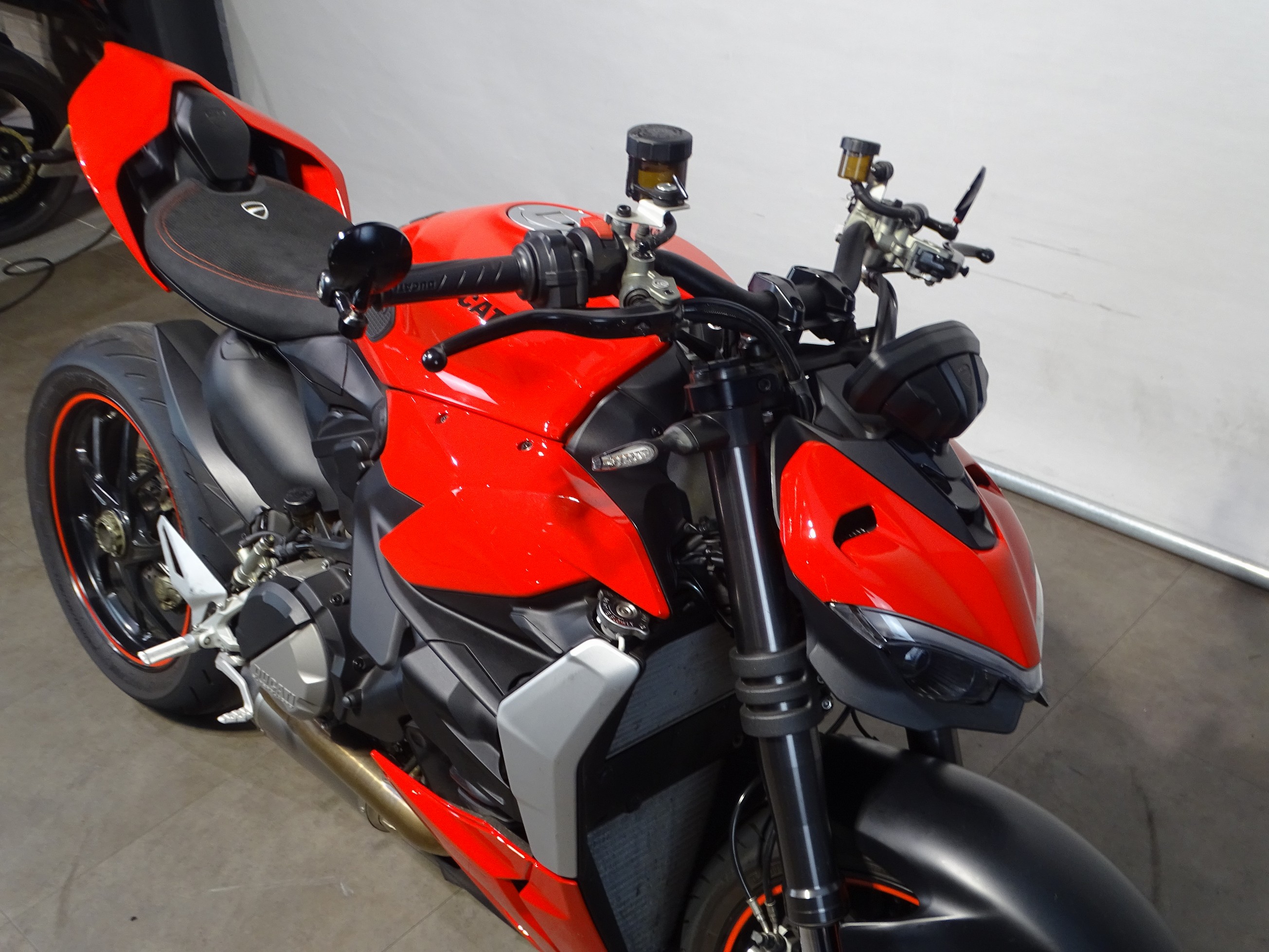 DUCATI STREETFIGHTER V2