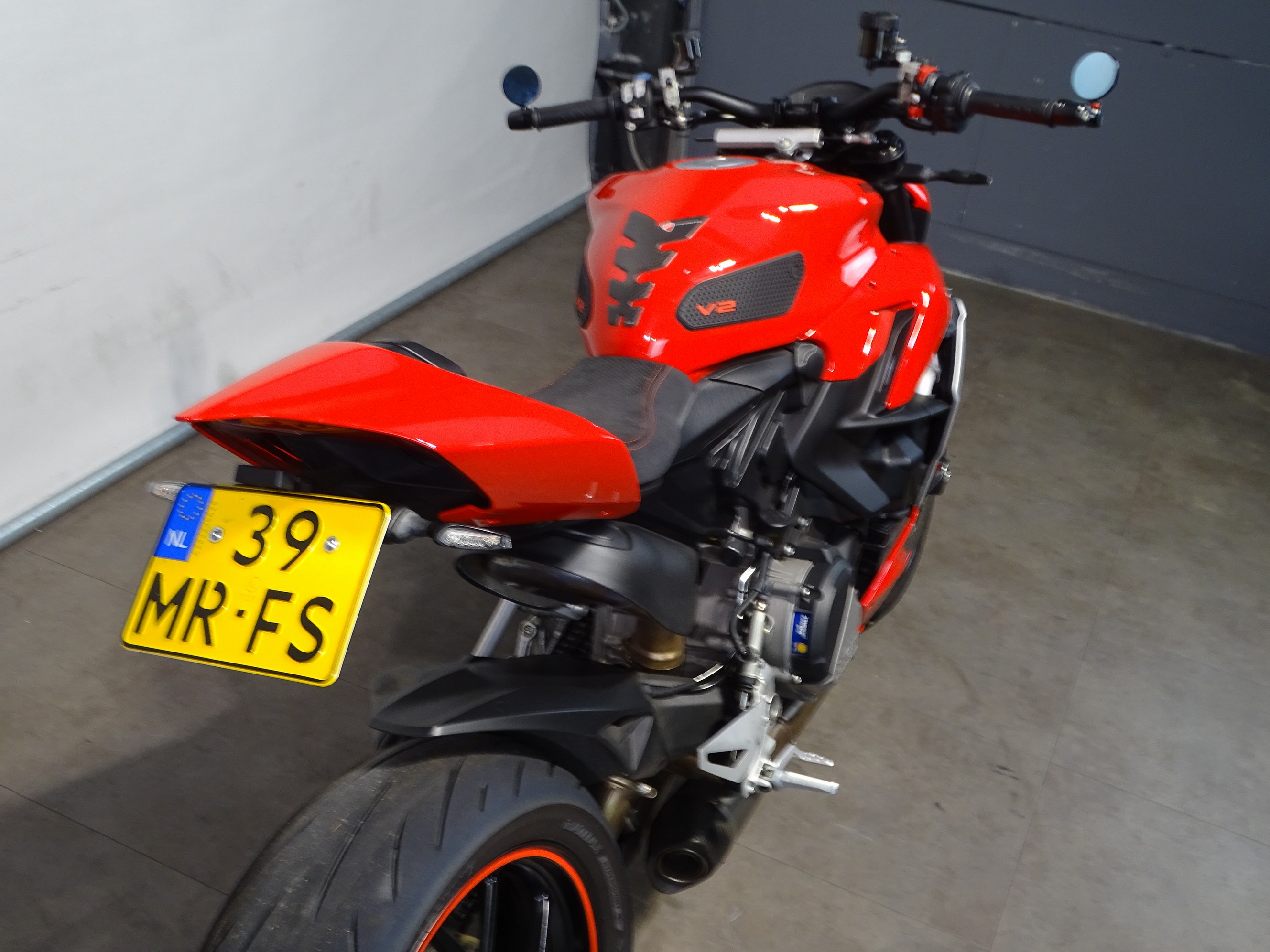 DUCATI STREETFIGHTER V2