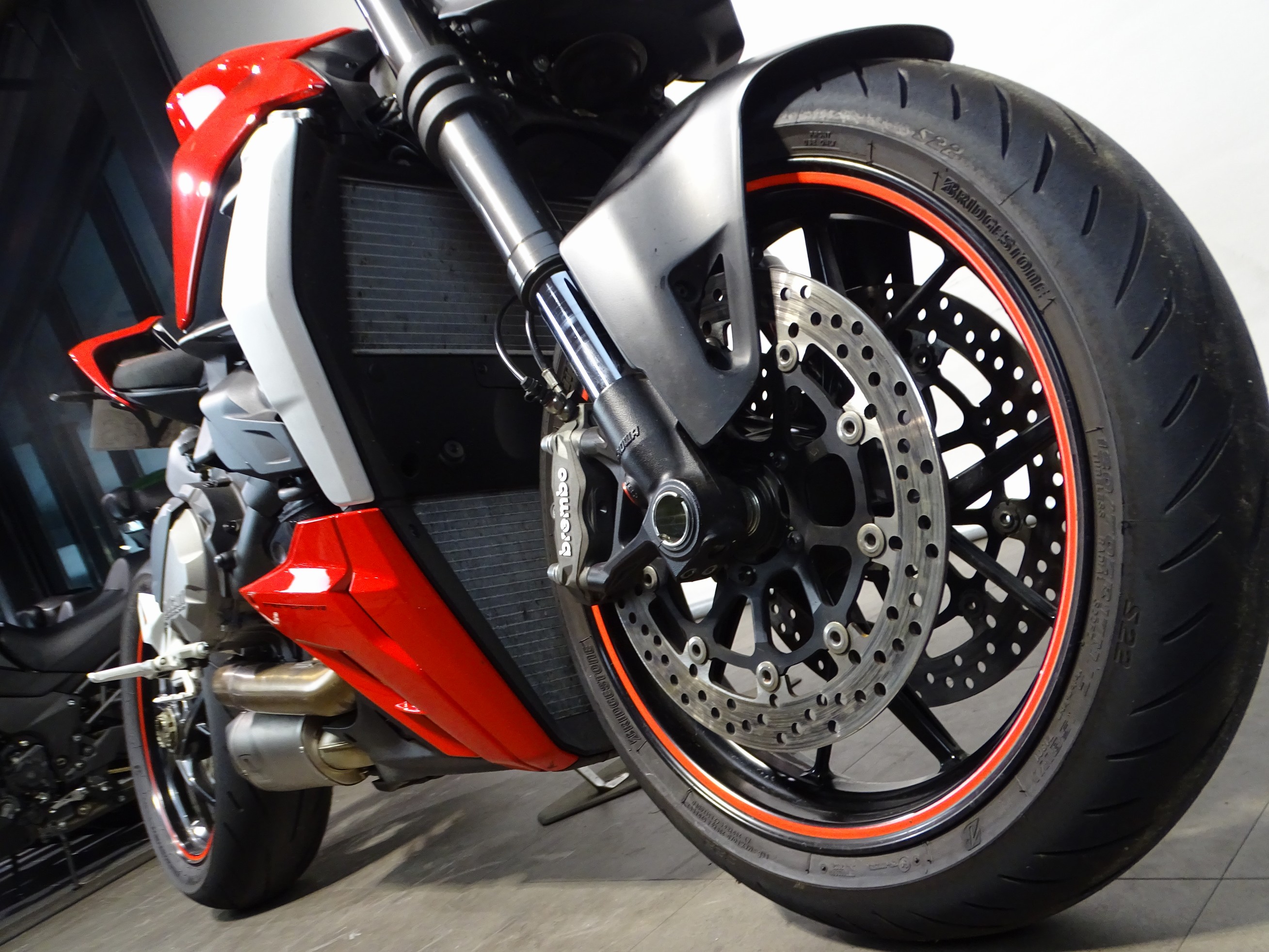DUCATI STREETFIGHTER V2