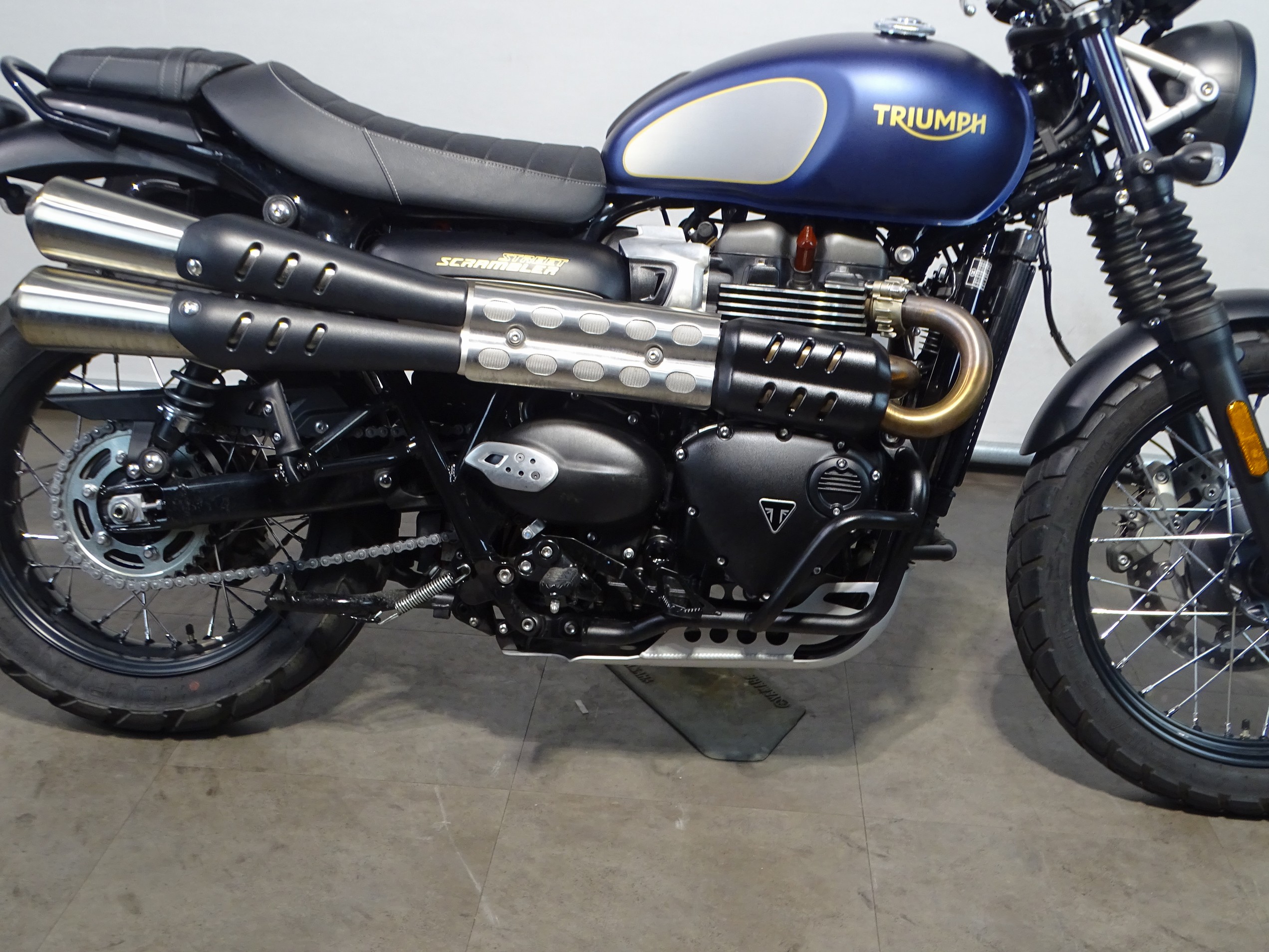 TRIUMPH STREET SCRAMBLER GOLD LINE