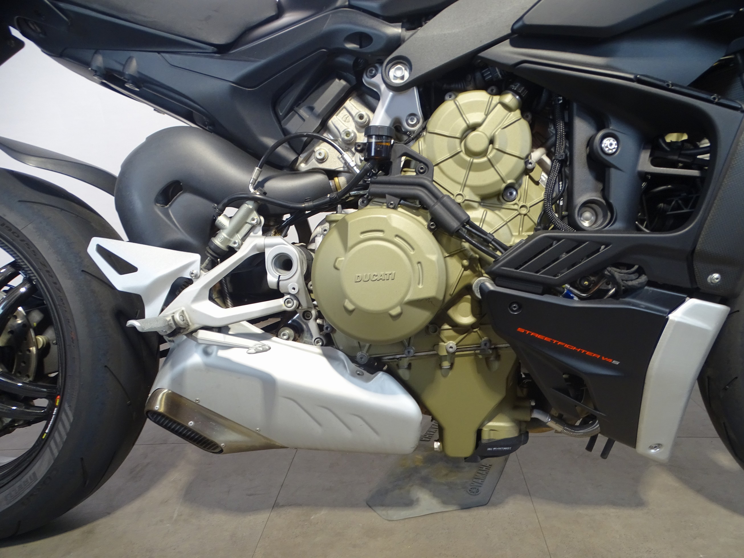 DUCATI STREETFIGHTER V4 S