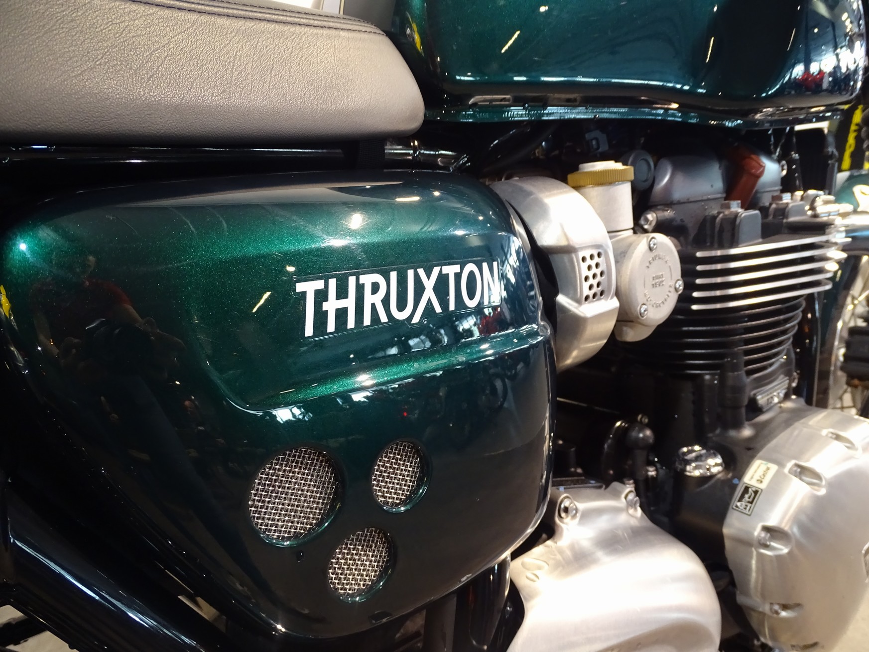 TRIUMPH THRUXTON 1200