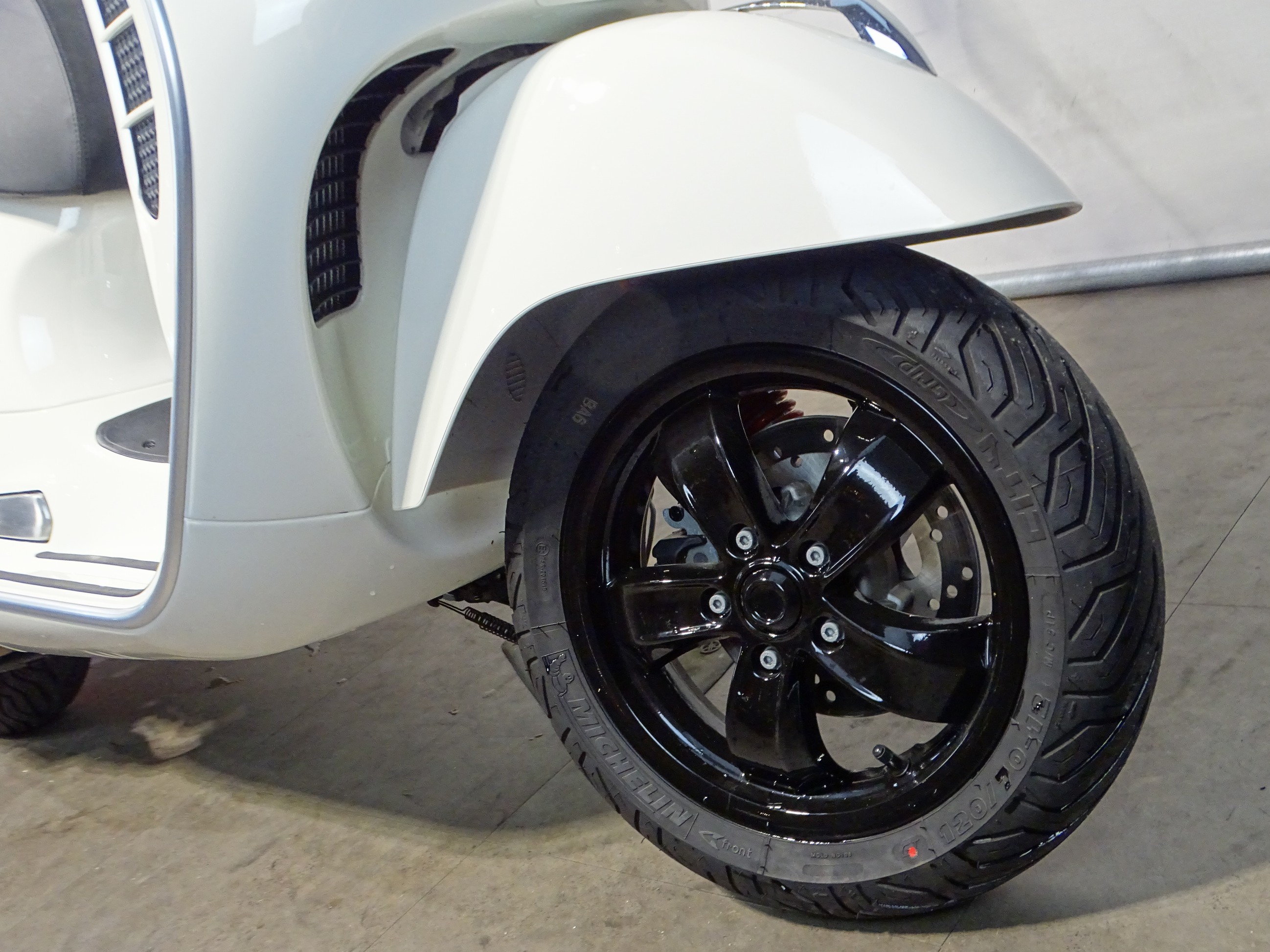 VESPA GTS 300 SUPERSPORT HPE