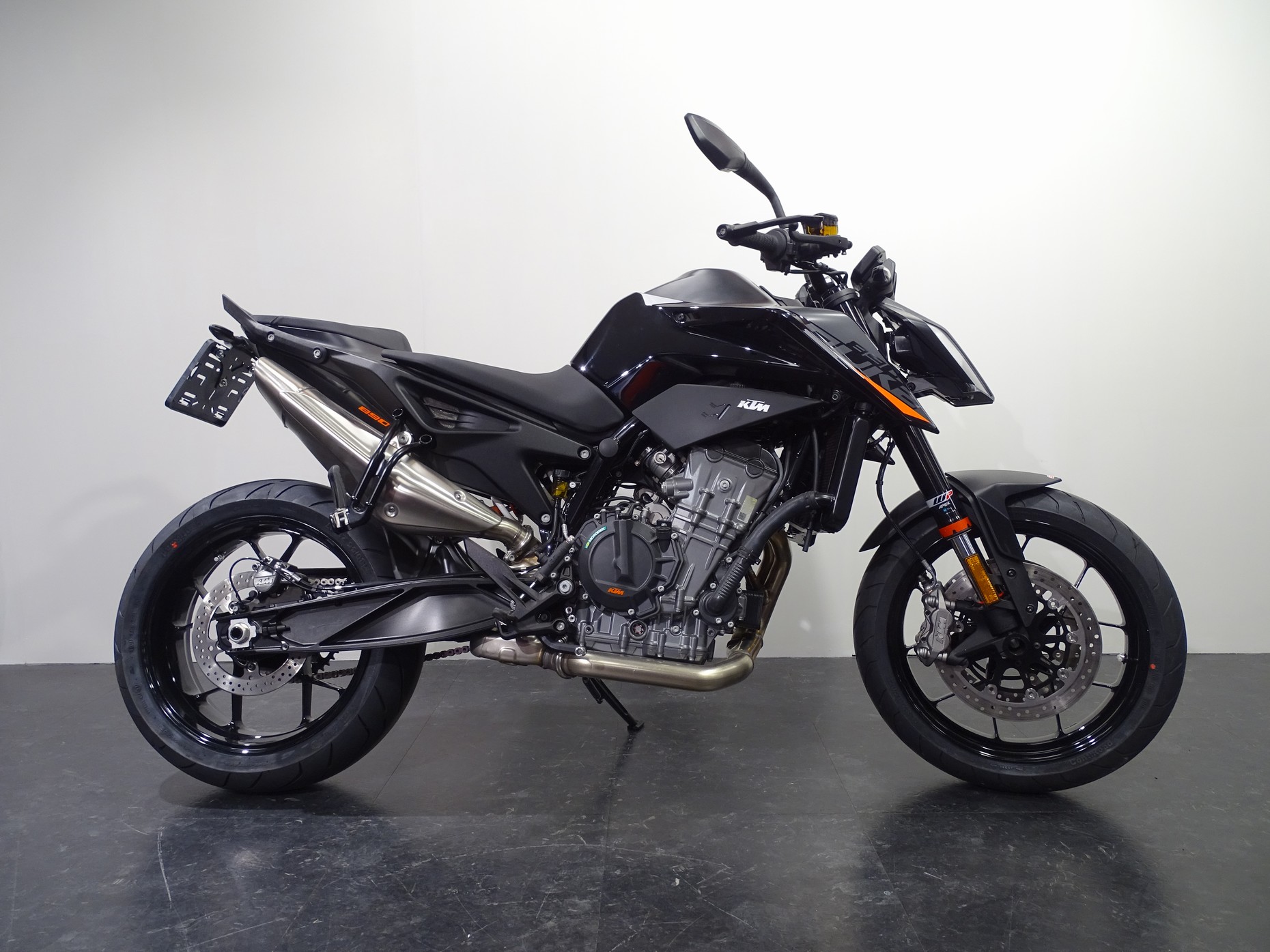 KTM - 890 DUKE