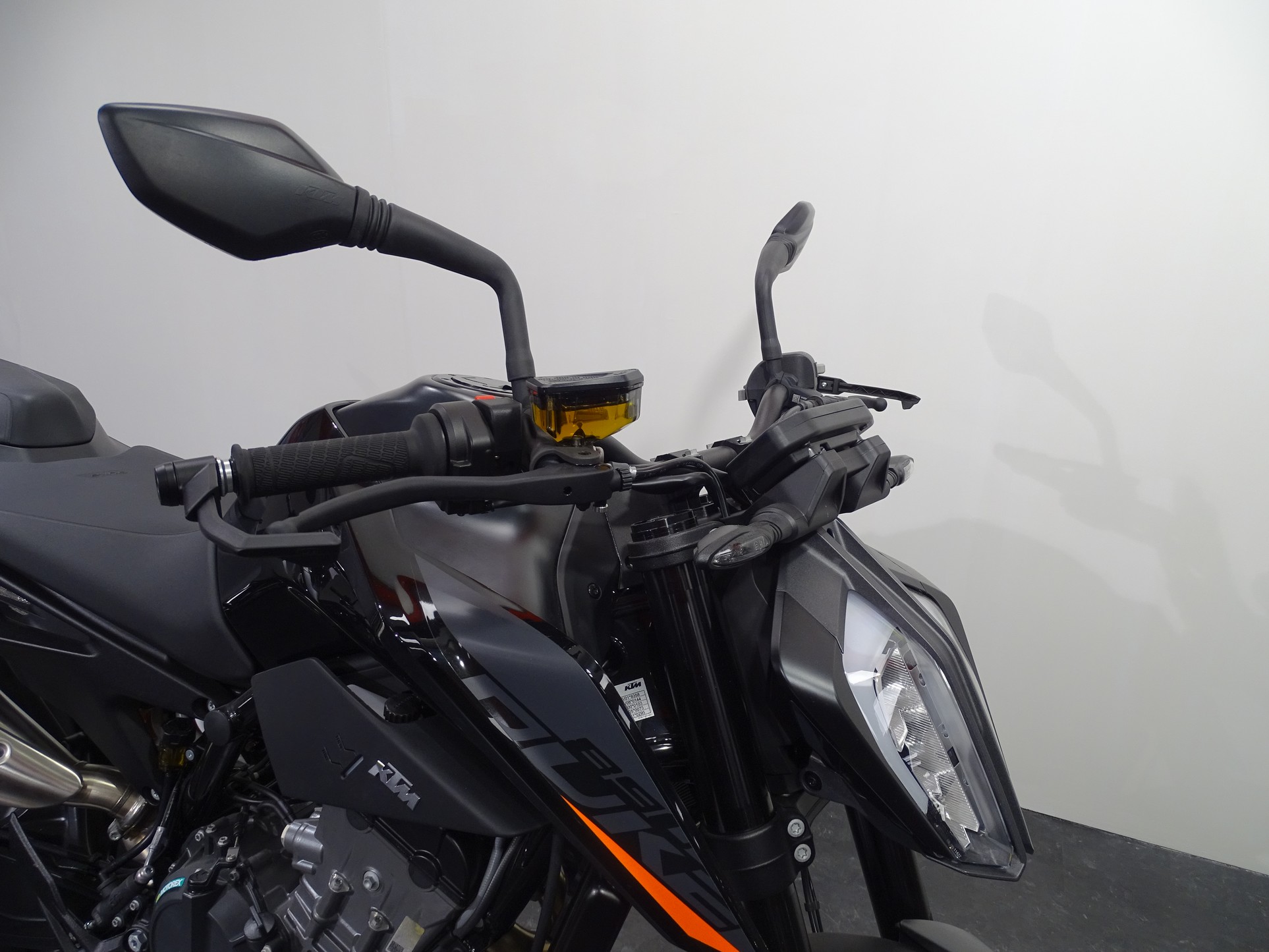 KTM - 890 DUKE