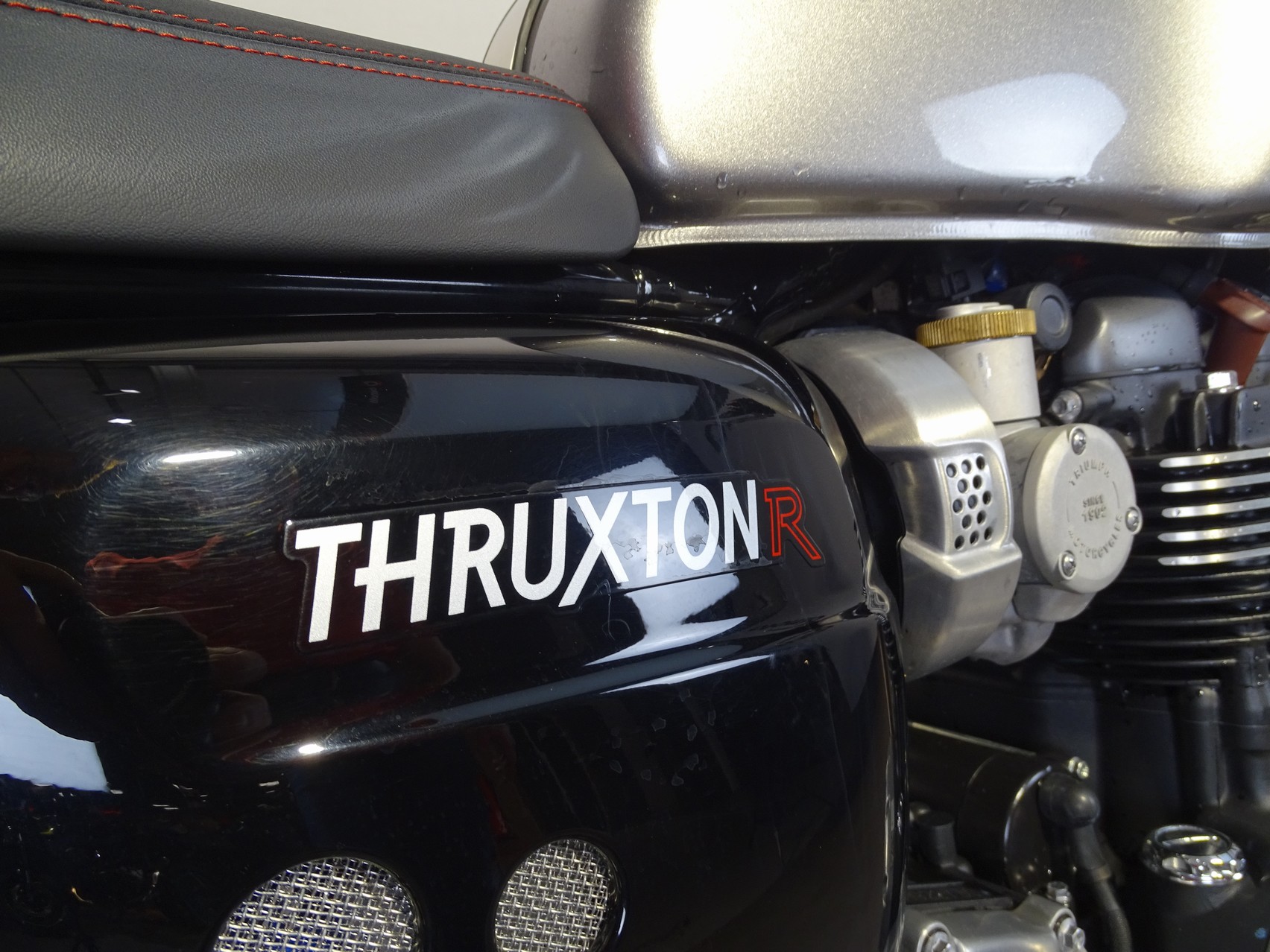 TRIUMPH THRUXTON 1200 R