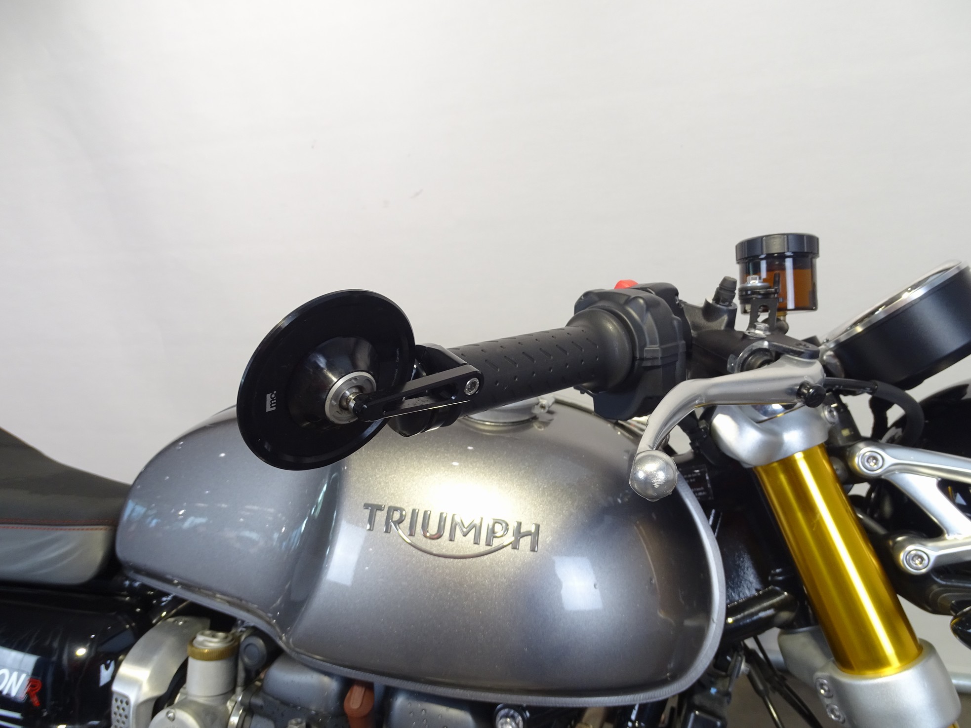 TRIUMPH THRUXTON 1200 R