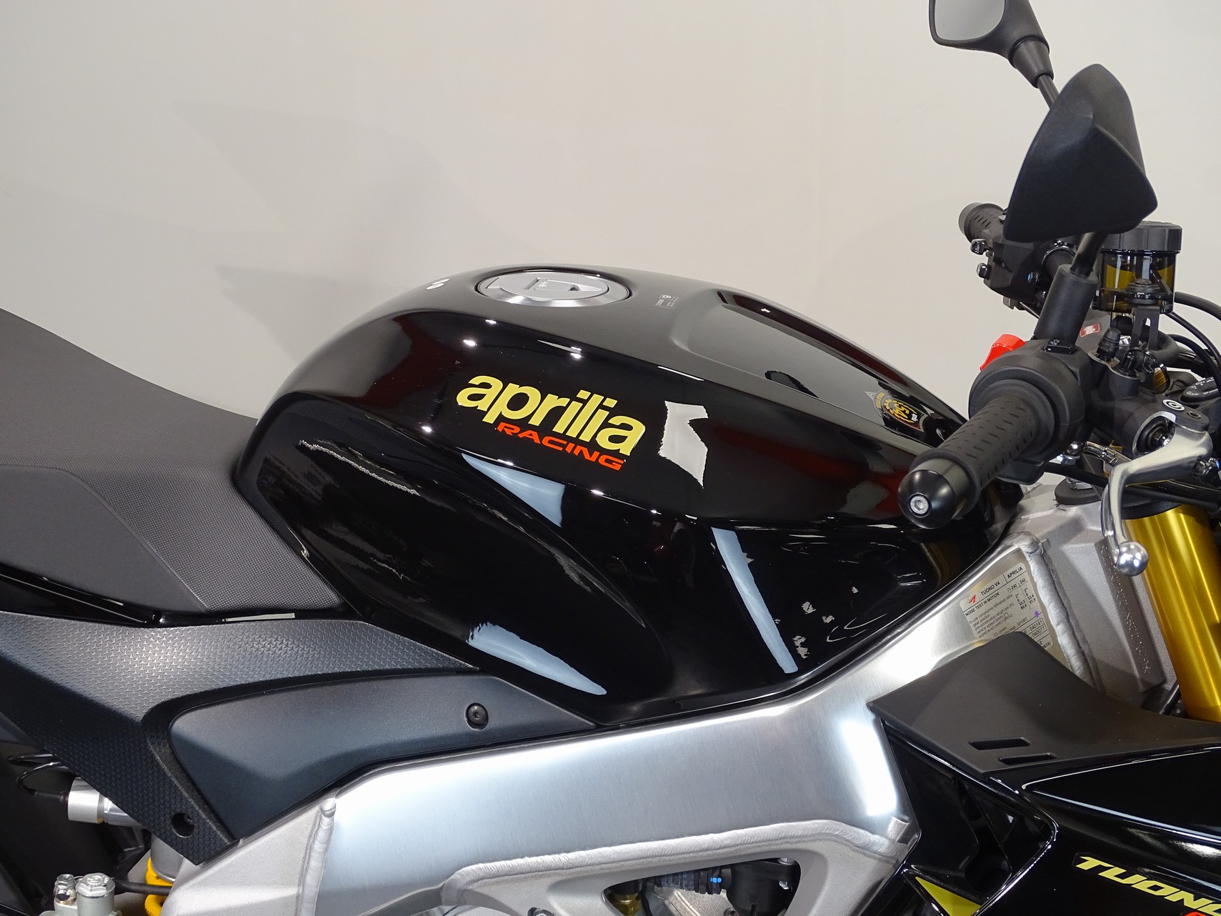 APRILIA TUONO V4 1100 FACTORY