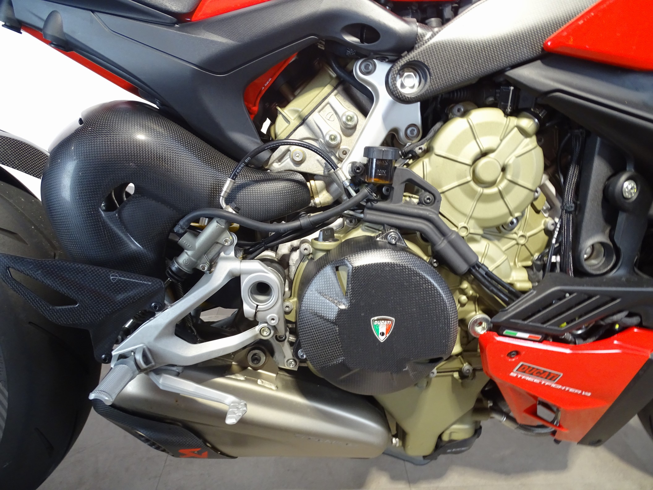 DUCATI STREETFIGHTER V4