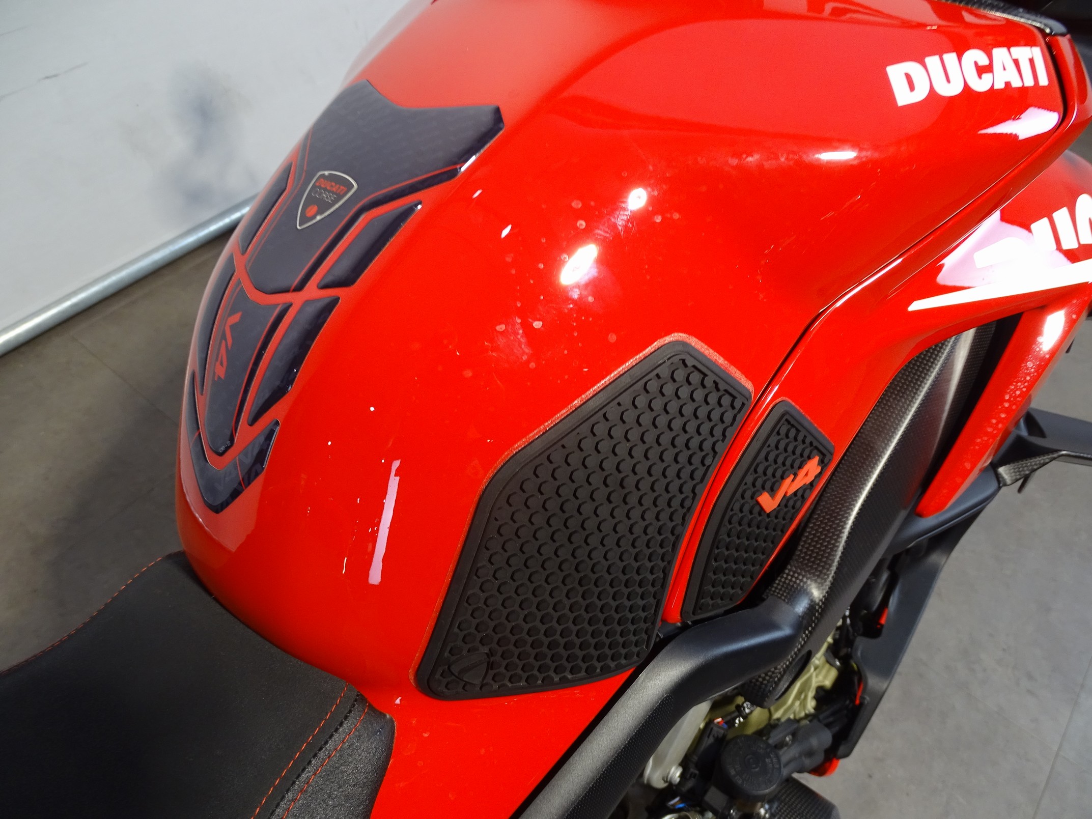 DUCATI STREETFIGHTER V4