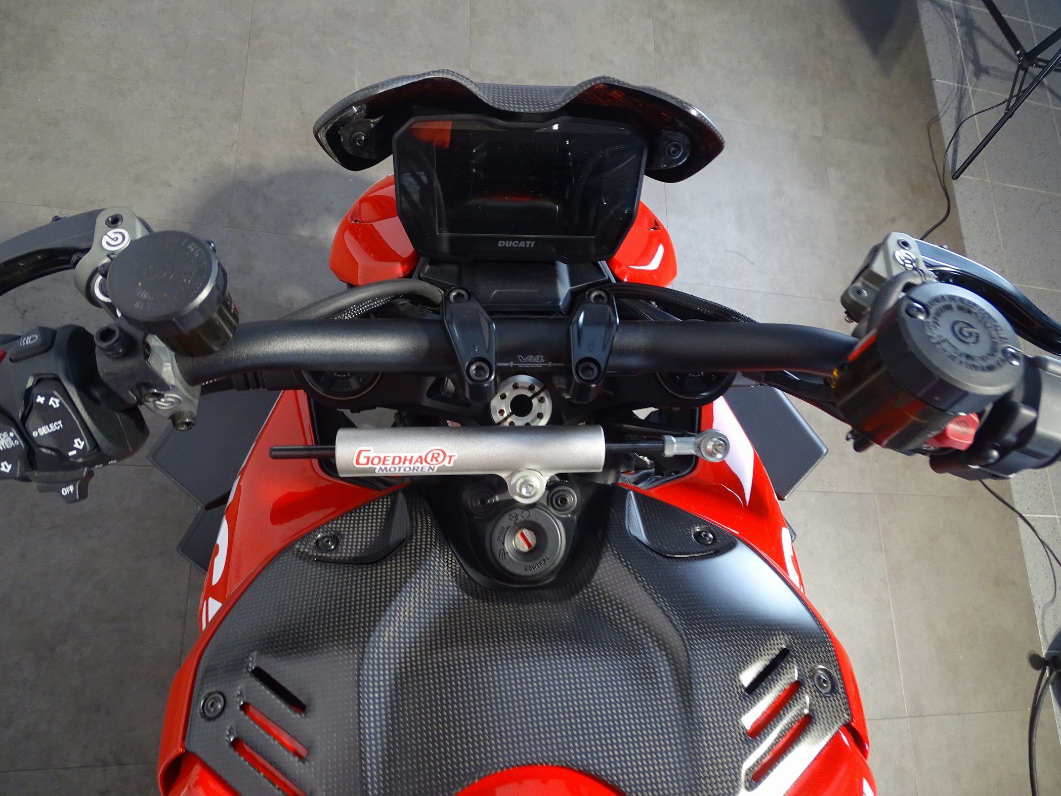 DUCATI STREETFIGHTER V4