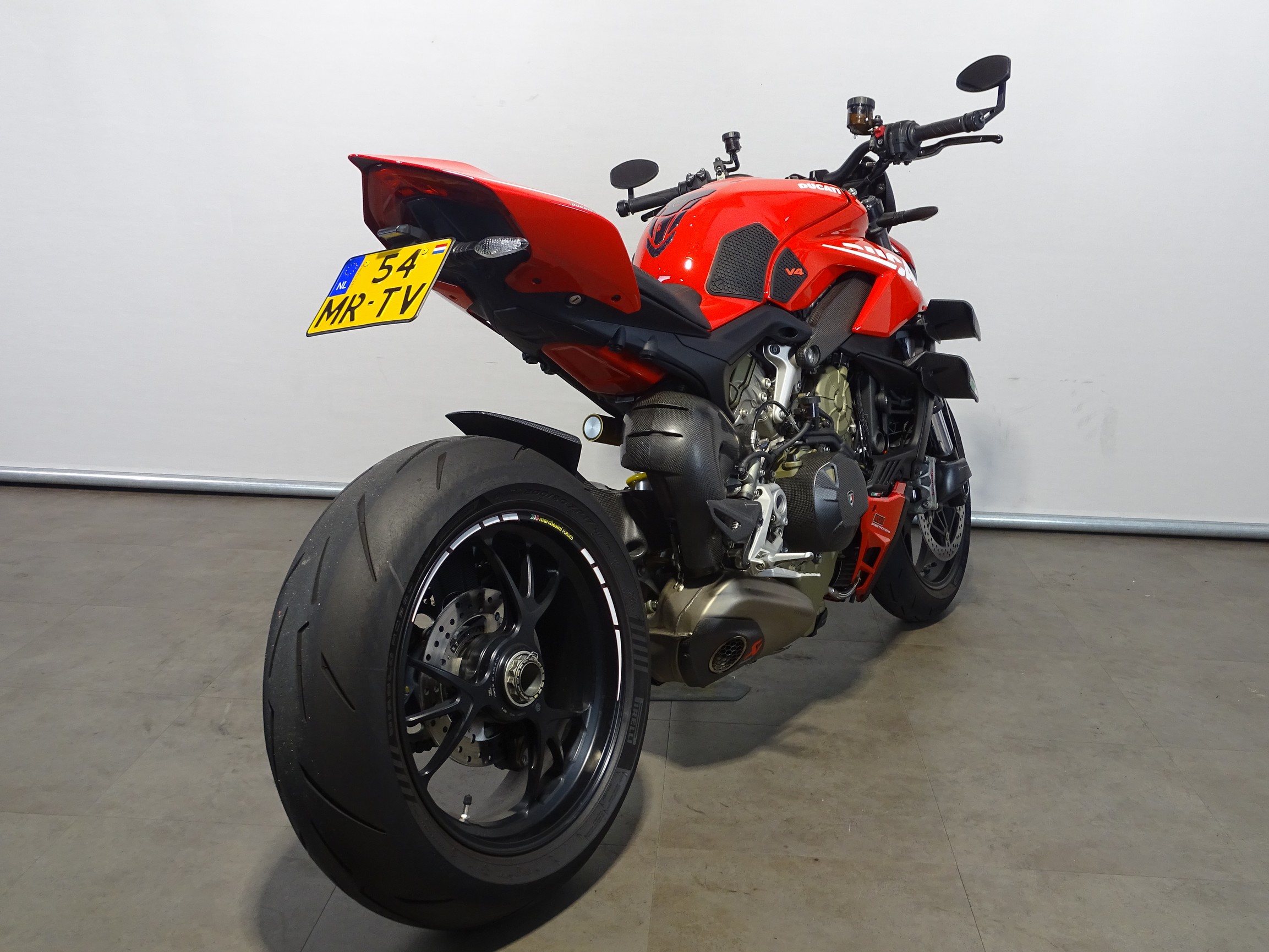 DUCATI STREETFIGHTER V4