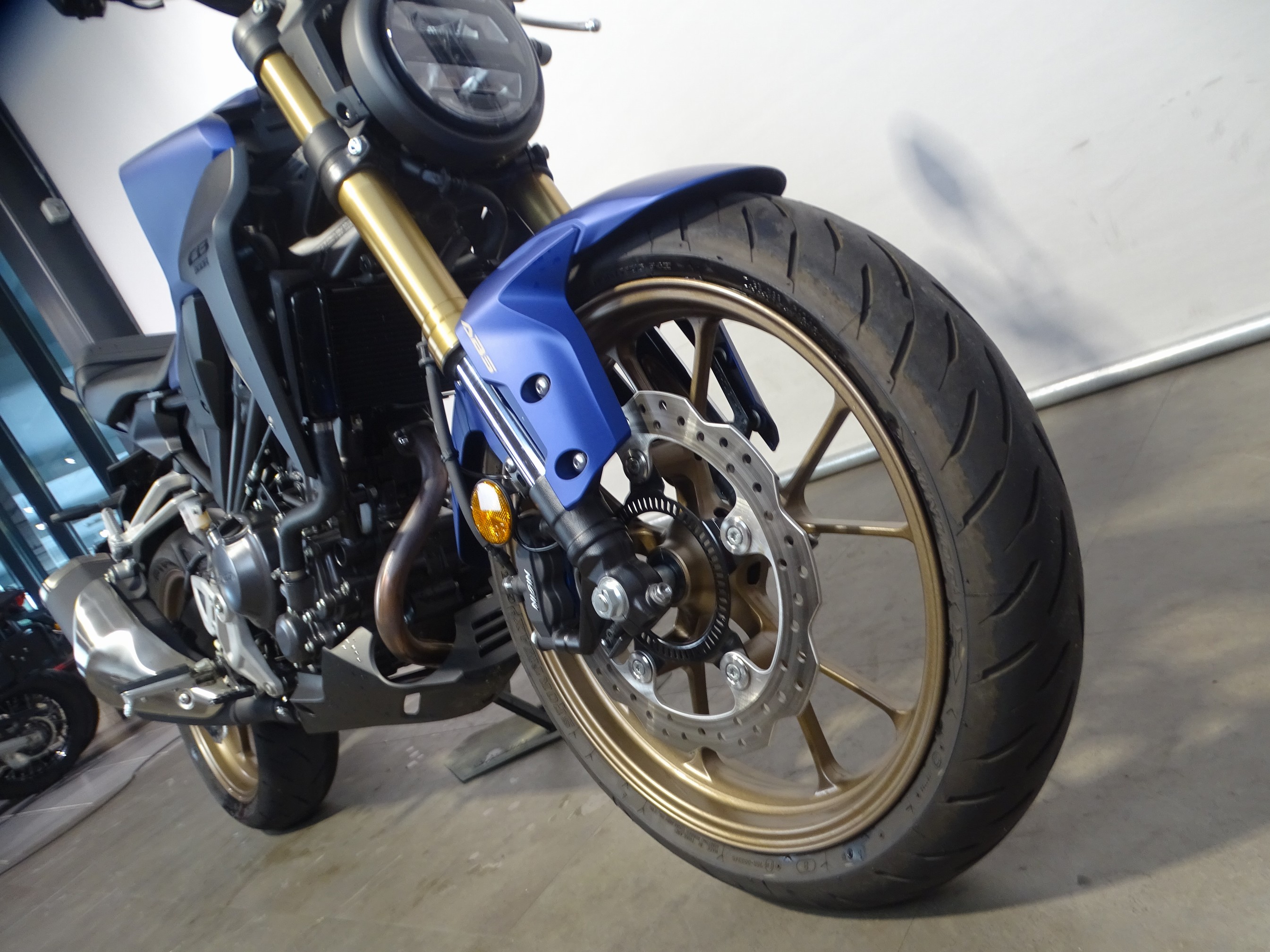 HONDA CB 300 R