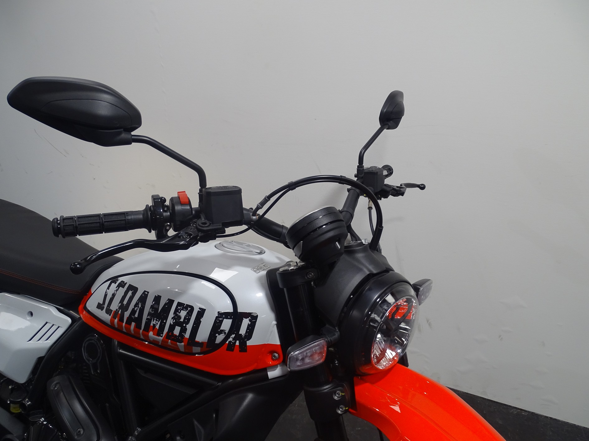 DUCATI SCRAMBLER URBAN MOTARD