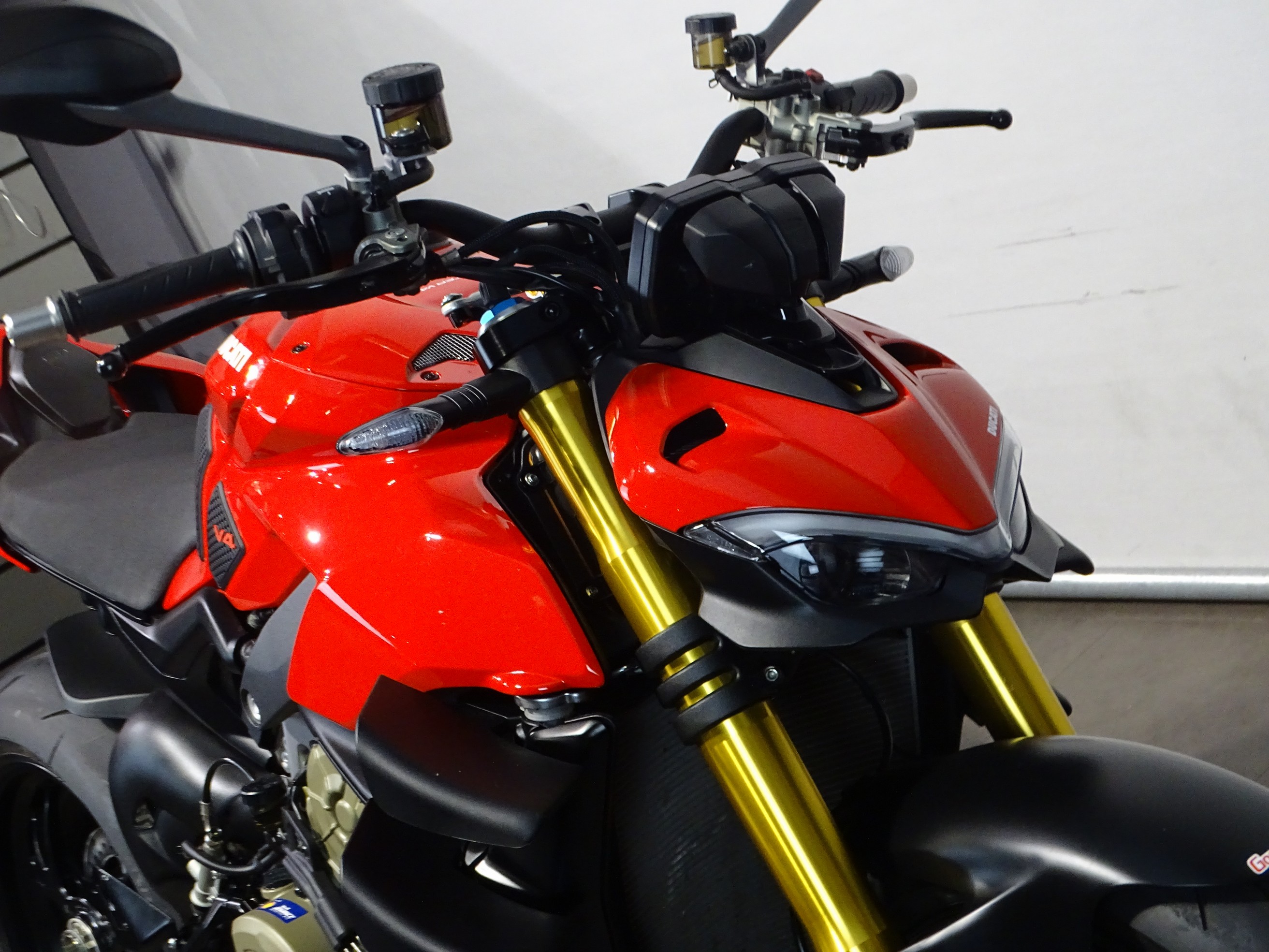 DUCATI STREETFIGHTER V4 S