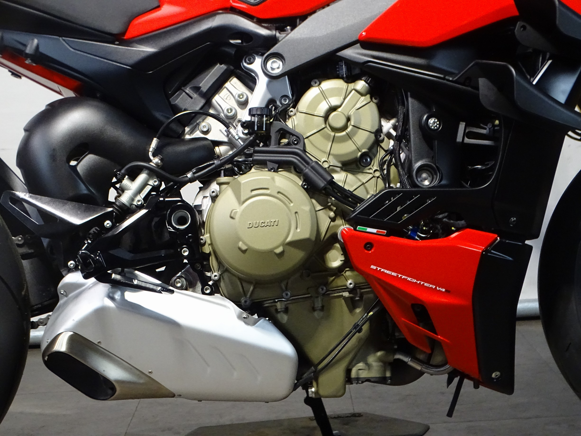 DUCATI STREETFIGHTER V4 S