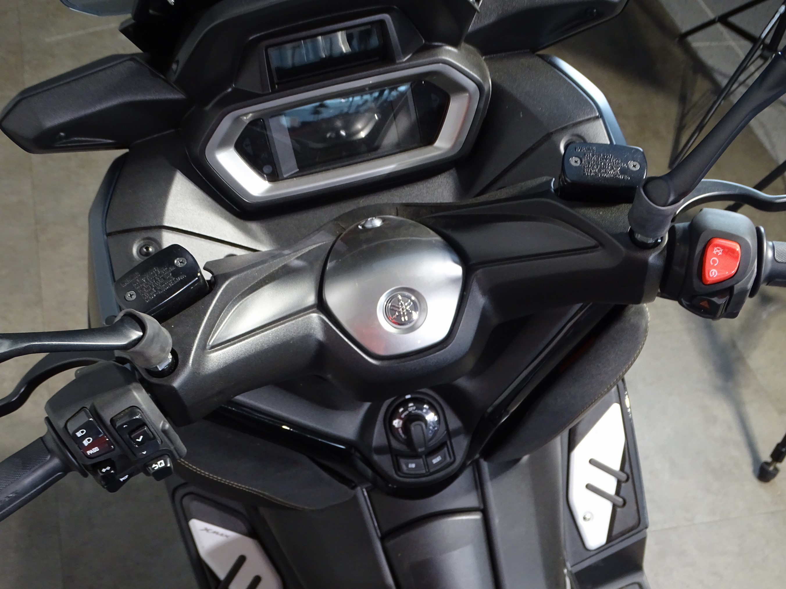 YAMAHA X-MAX 300 TECH MAX