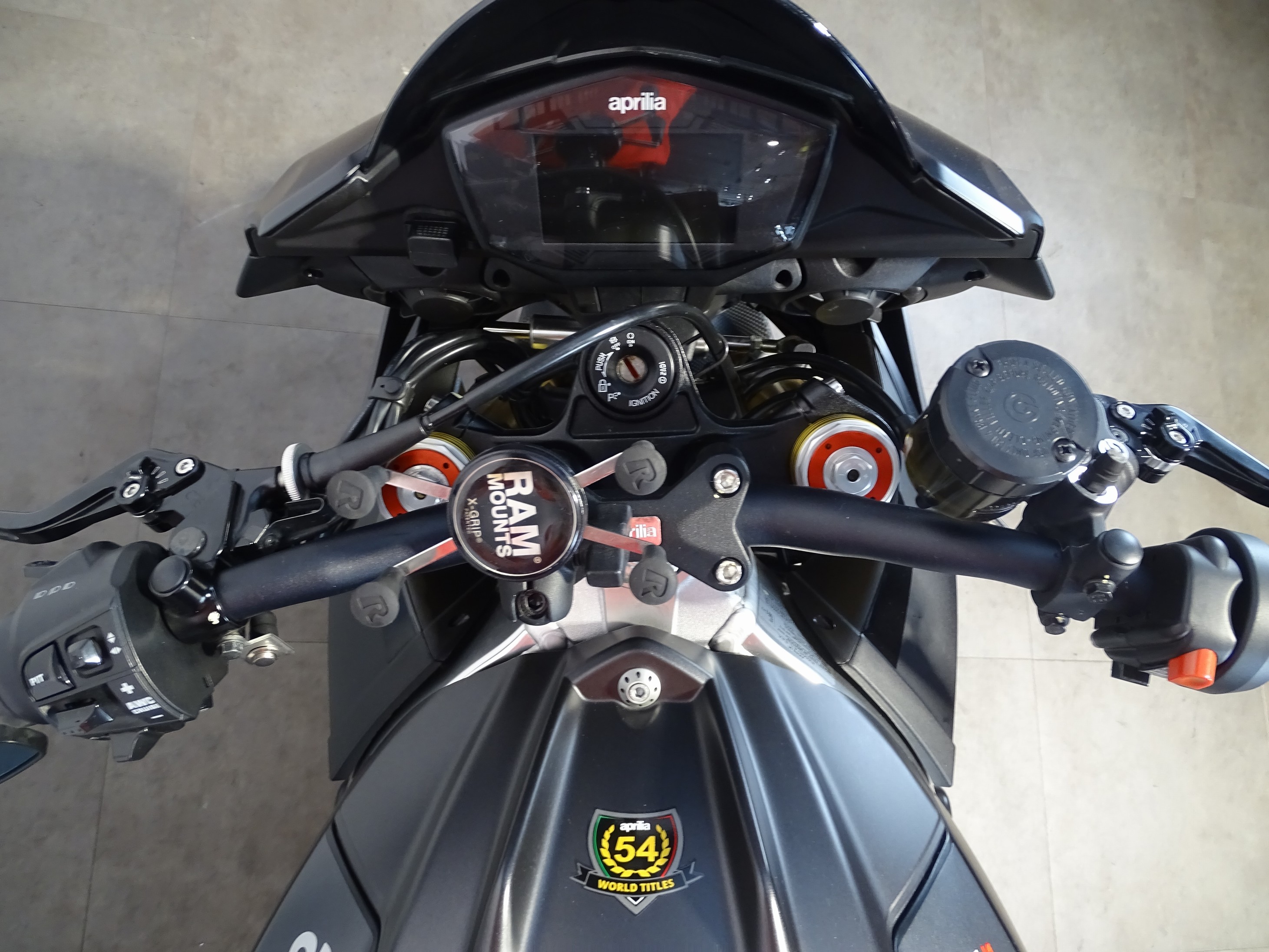 APRILIA TUONO V4 1100 RR